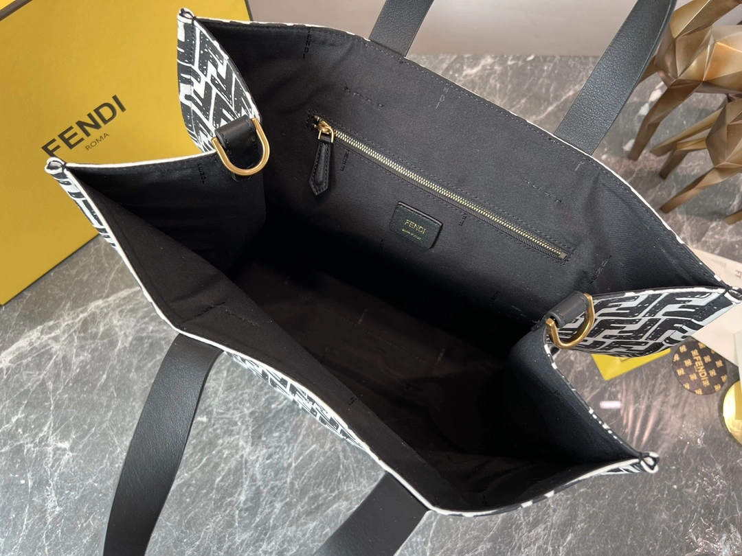 Effortless Fendi Shopping Bags 76675