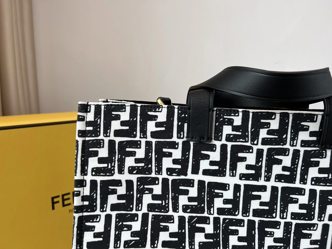 Effortless Fendi Shopping Bags 76675