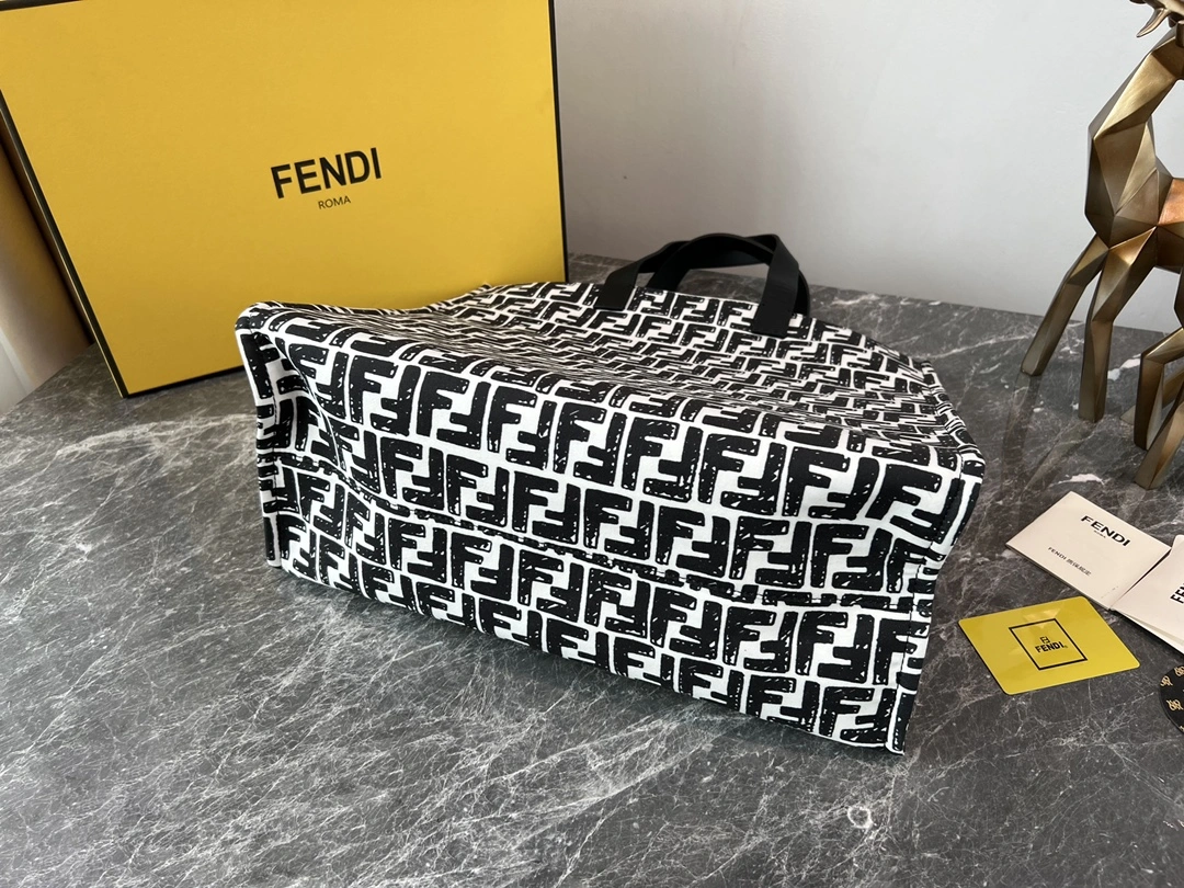 Effortless Fendi Shopping Bags 76675