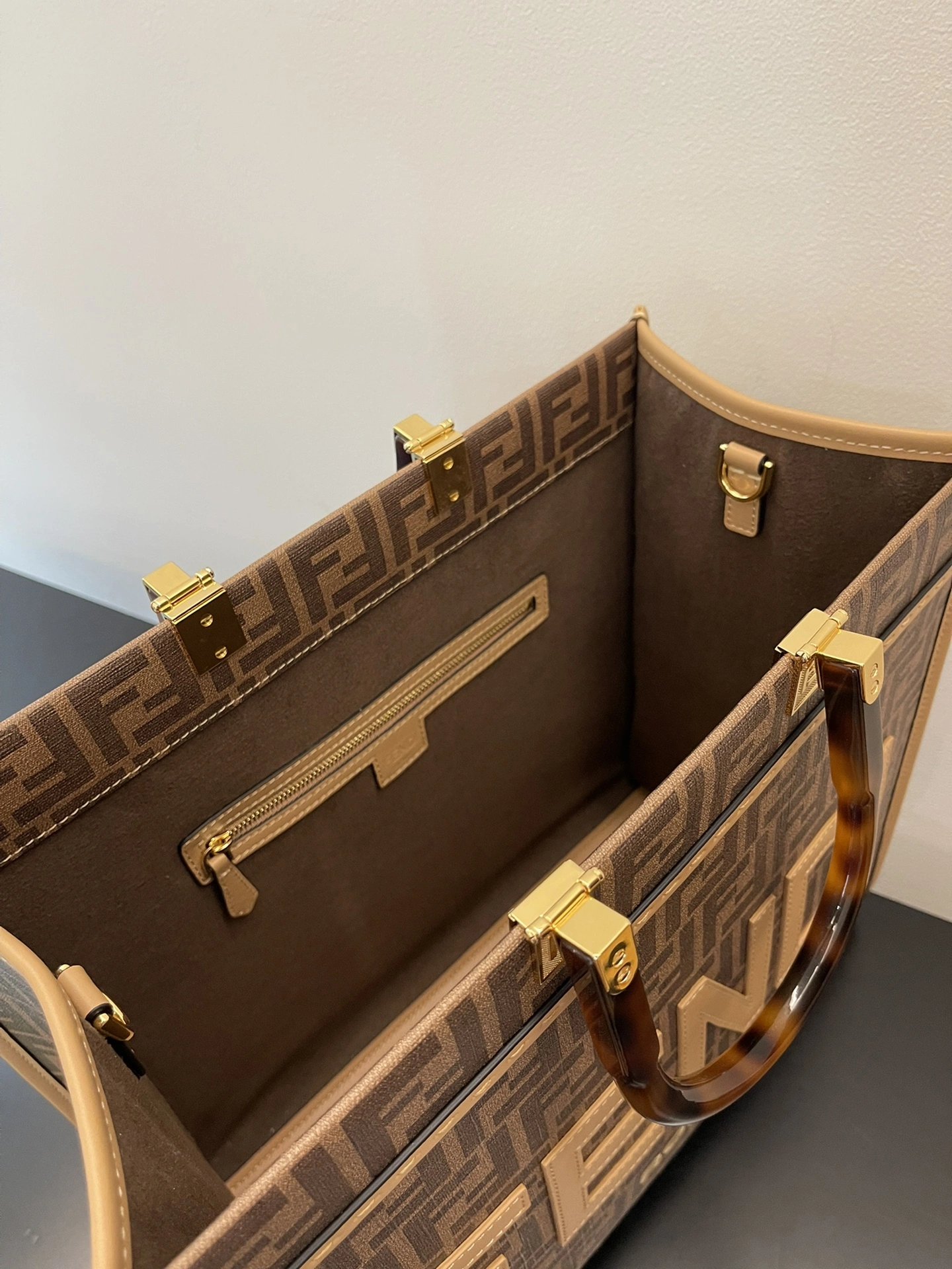RelaxedFit Fendi Shopping Bags 76673