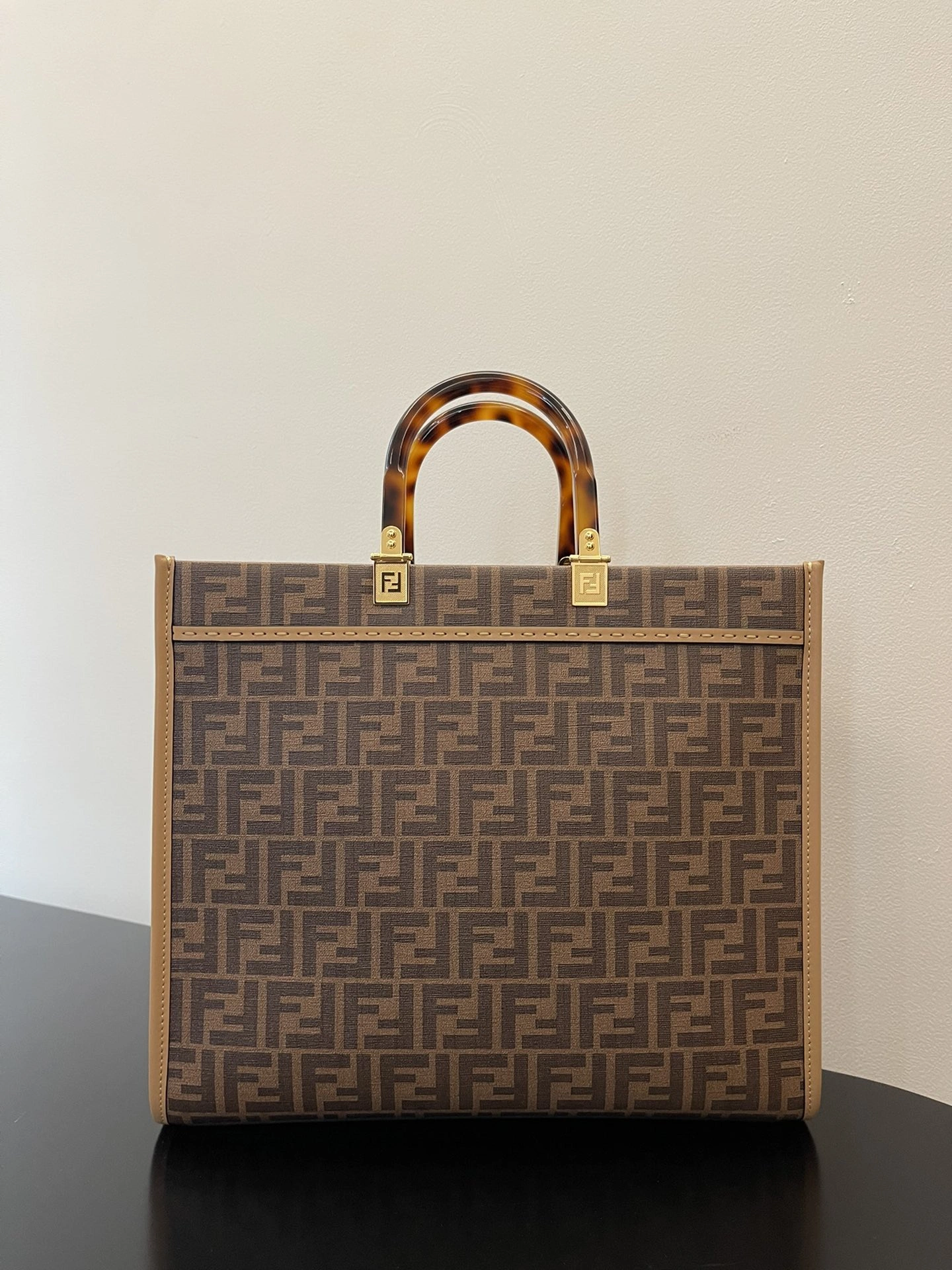 RelaxedFit Fendi Shopping Bags 76673