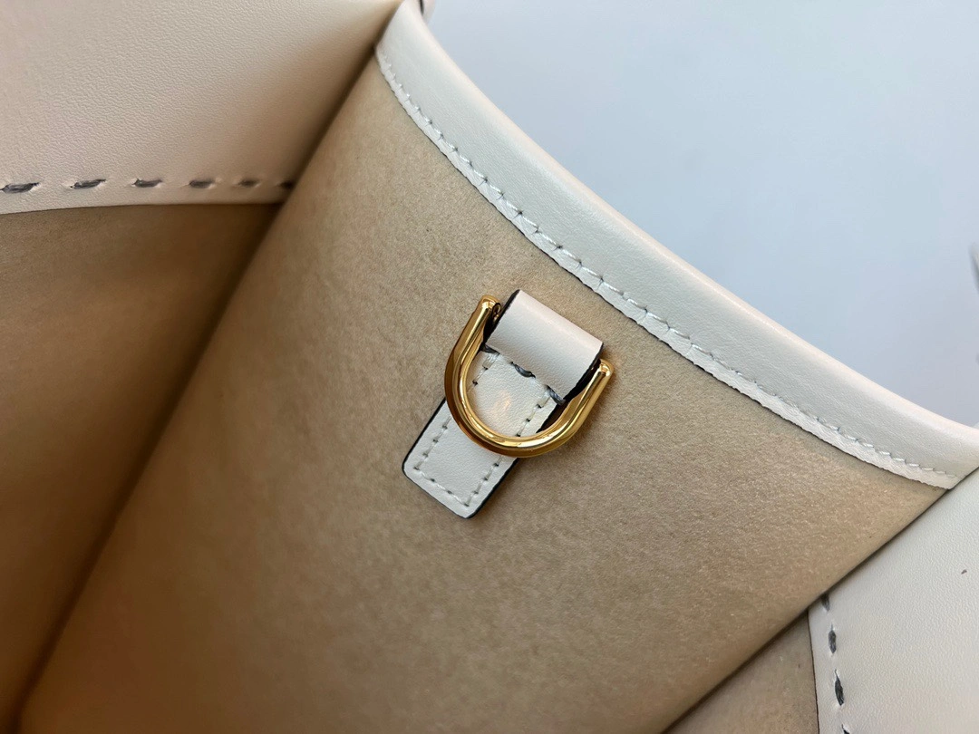 Fendi Shopping Bags EyeCatching 76652