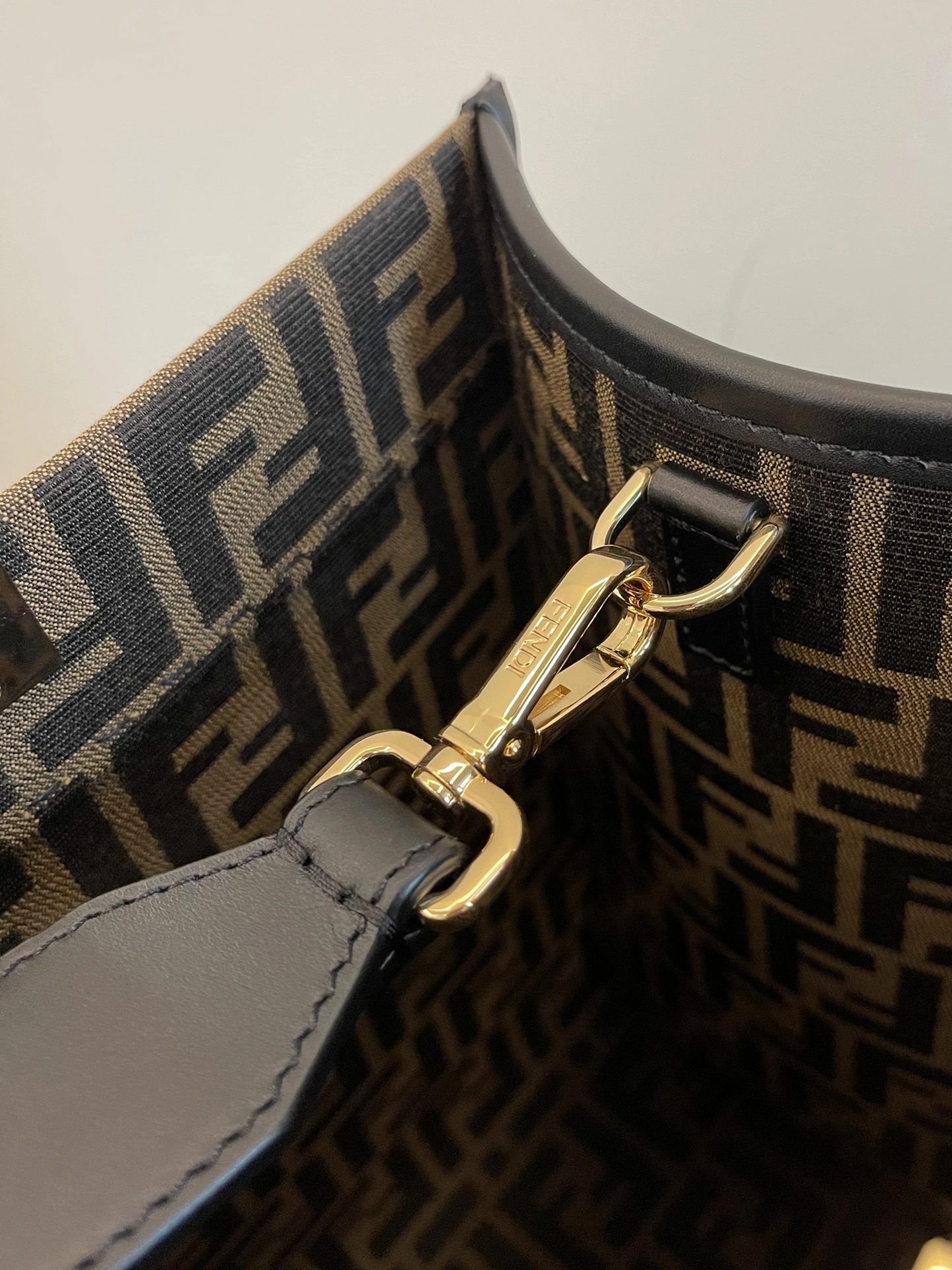SunProtective Fendi Shopping Bags 76661