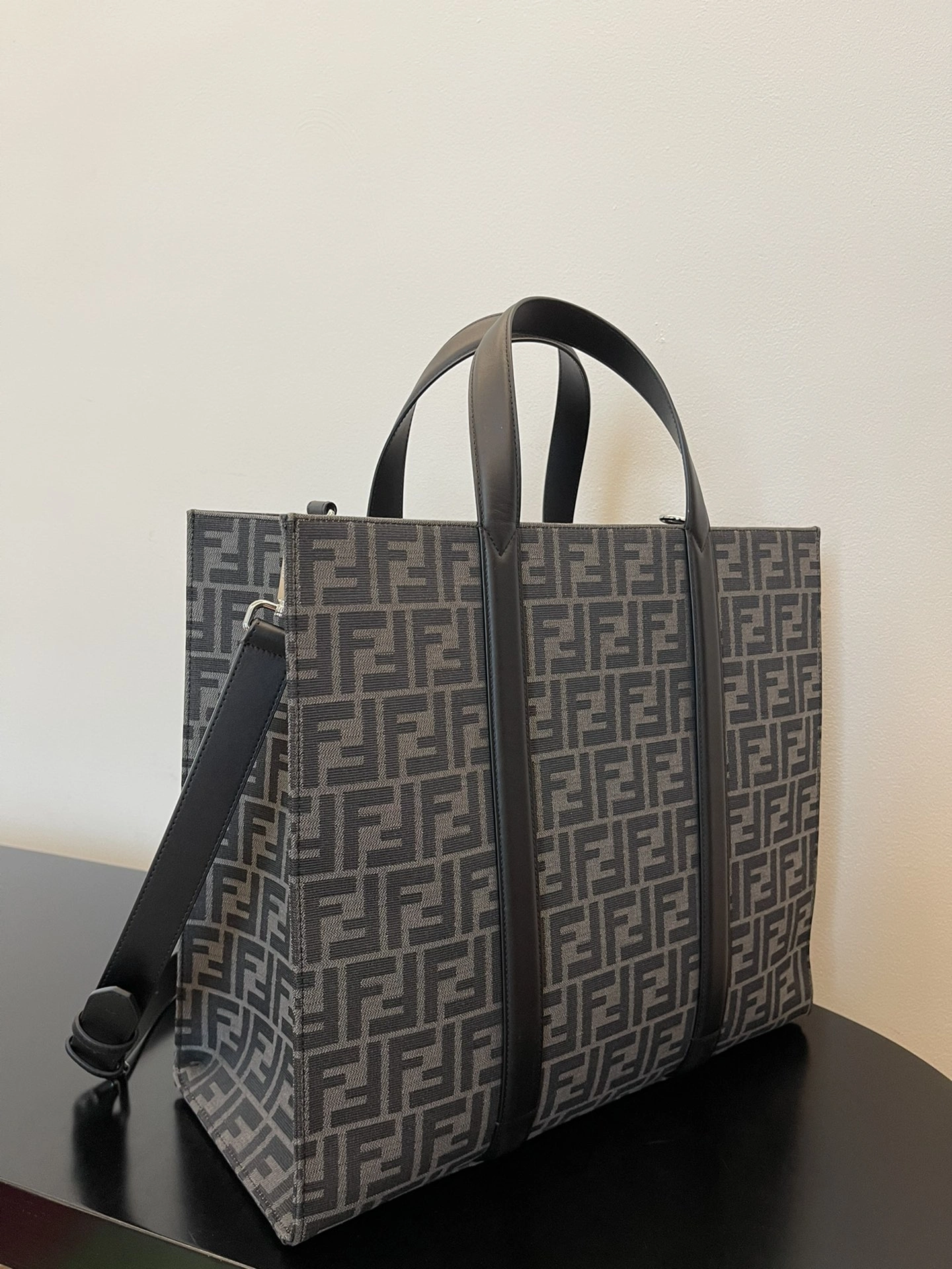 Fendi Shopping Bags Contemporary 76658