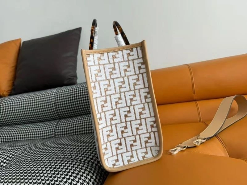 Fendi Shopping Bags Lightweight 72806