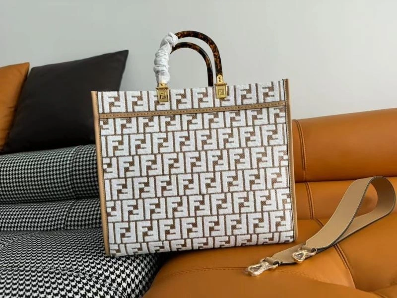 Fendi Shopping Bags Lightweight 72806