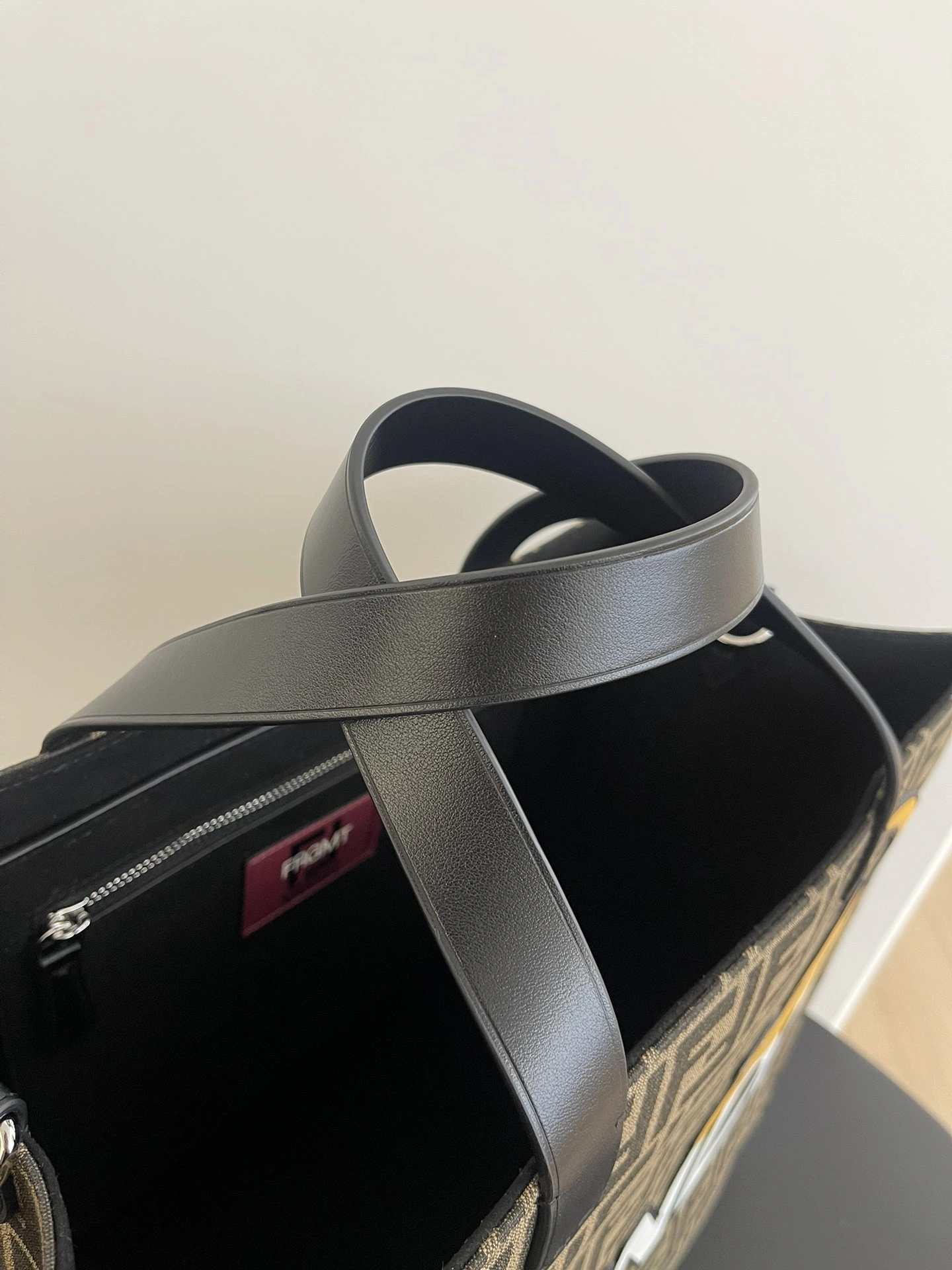 Unisex Fendi Shopping Bags 69665