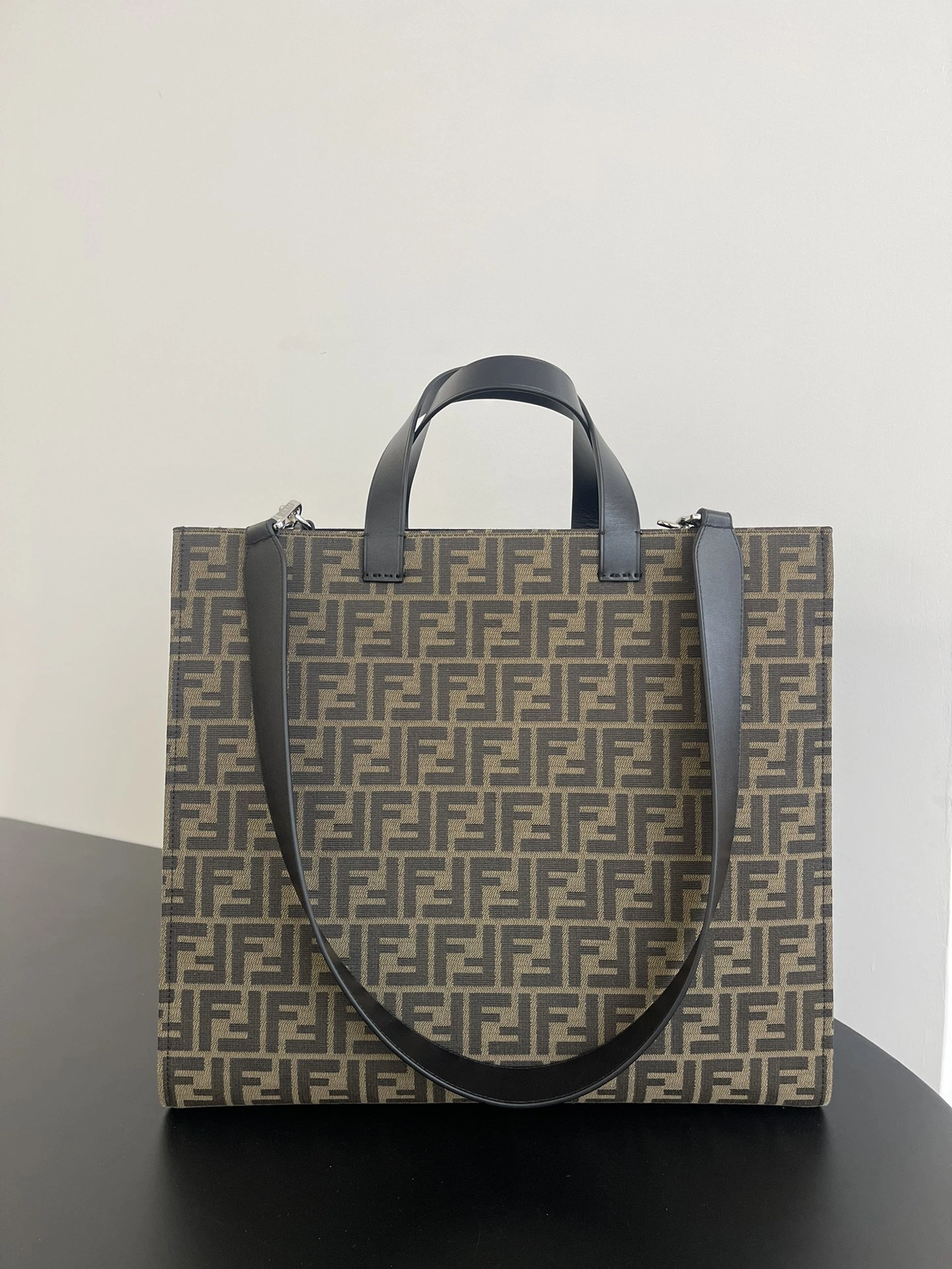 Unisex Fendi Shopping Bags 69665