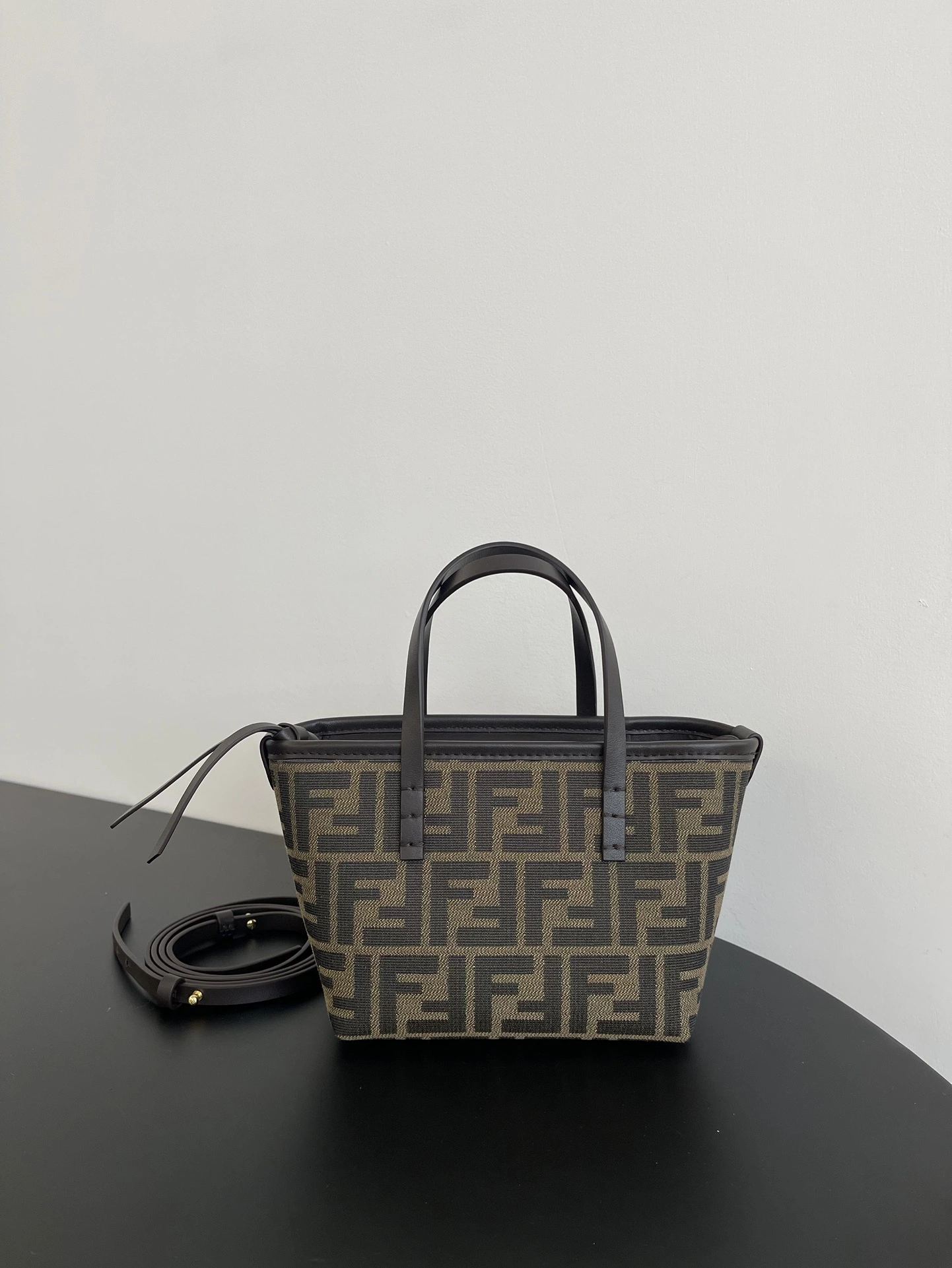 Fendi Shopping Bags EasyMatch 69668