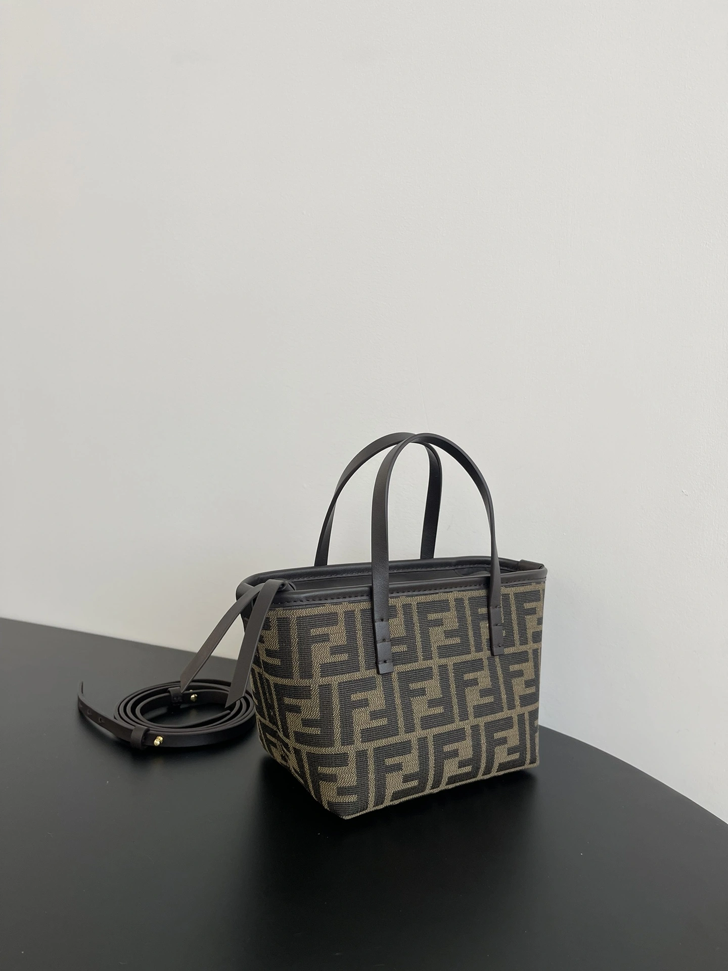 Fendi Shopping Bags EasyMatch 69668