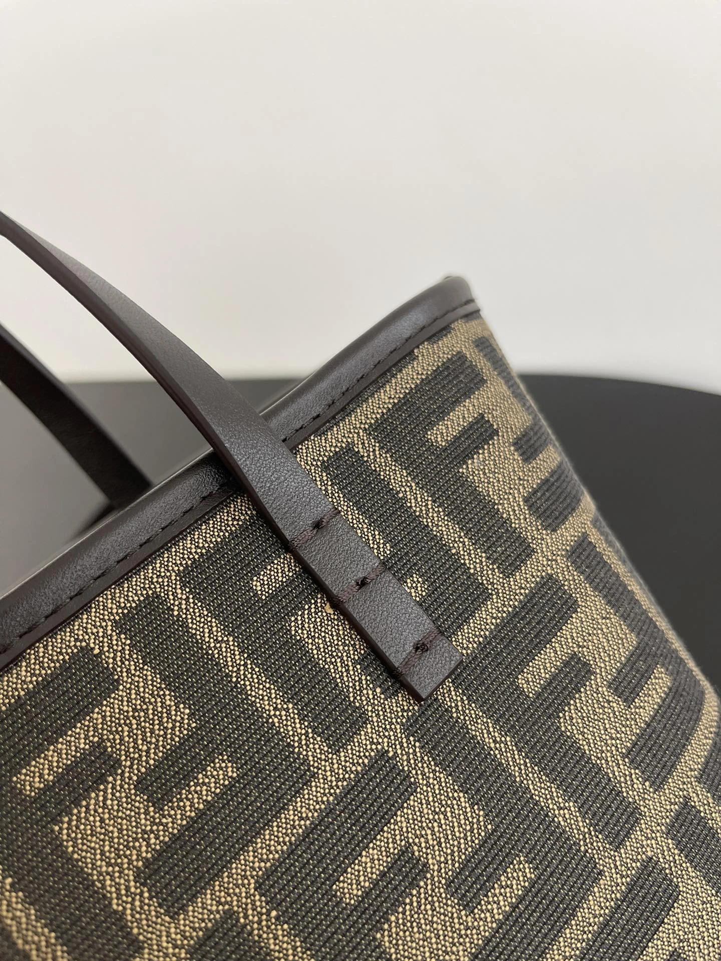 Fendi Shopping Bags EasyMatch 69668