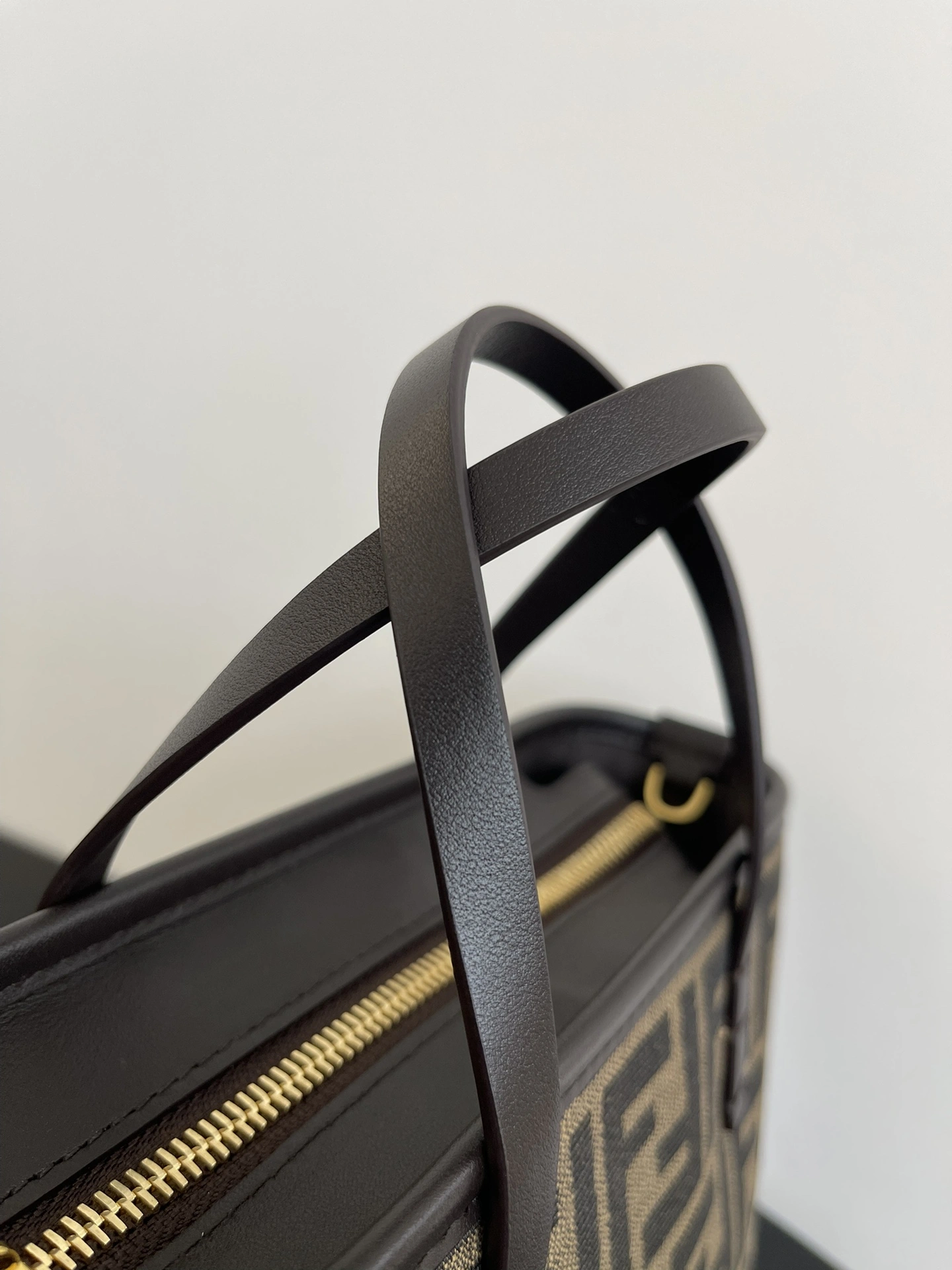 Fendi Shopping Bags EasyMatch 69668
