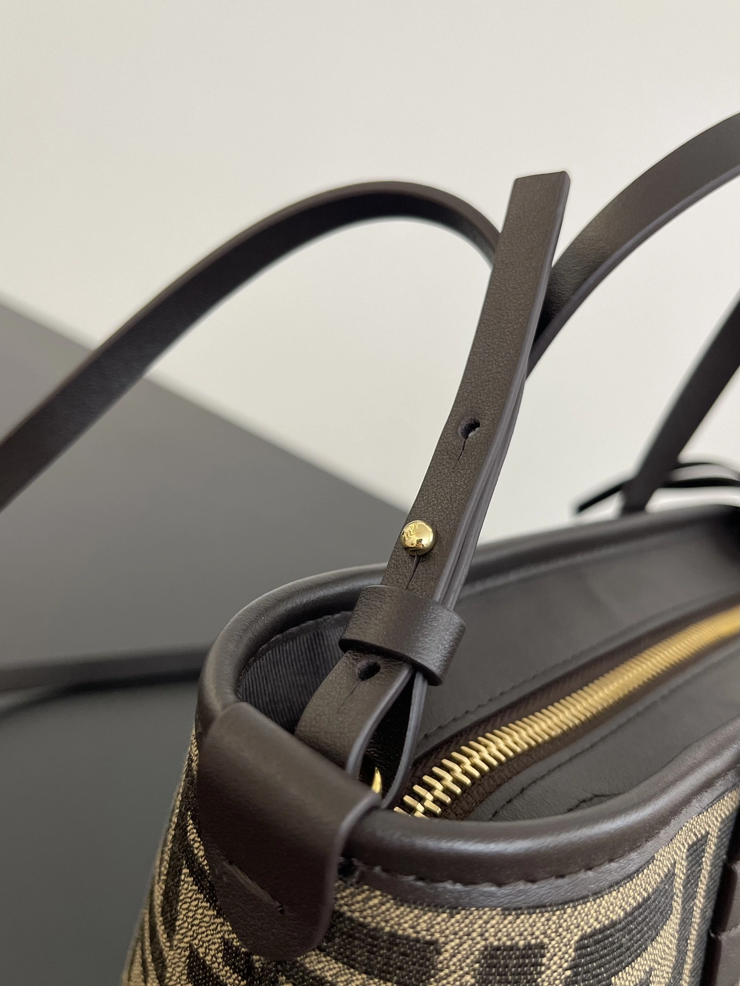 Fendi Shopping Bags EasyMatch 69668