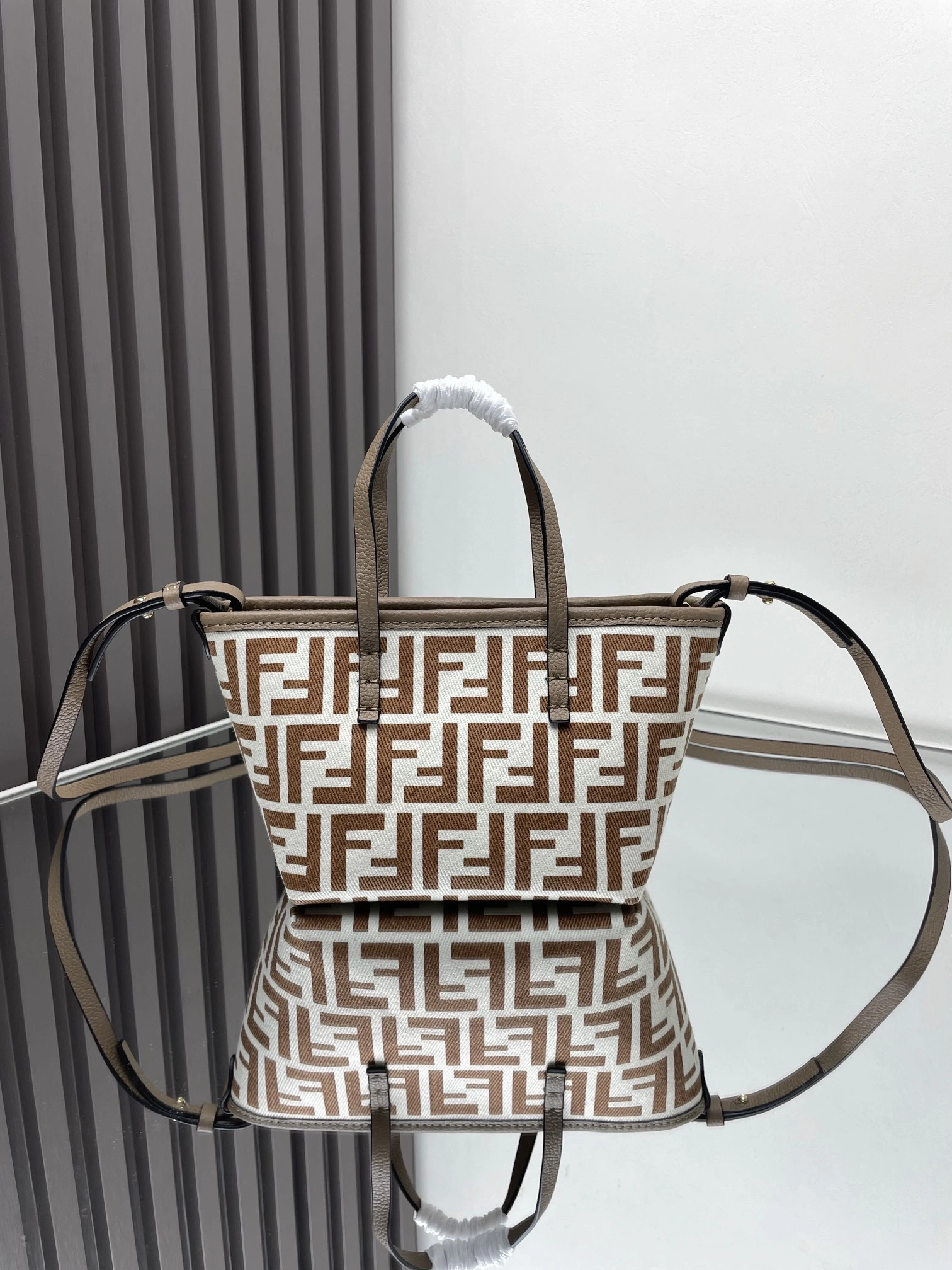 SunProtective Fendi Shopping Bags 69662