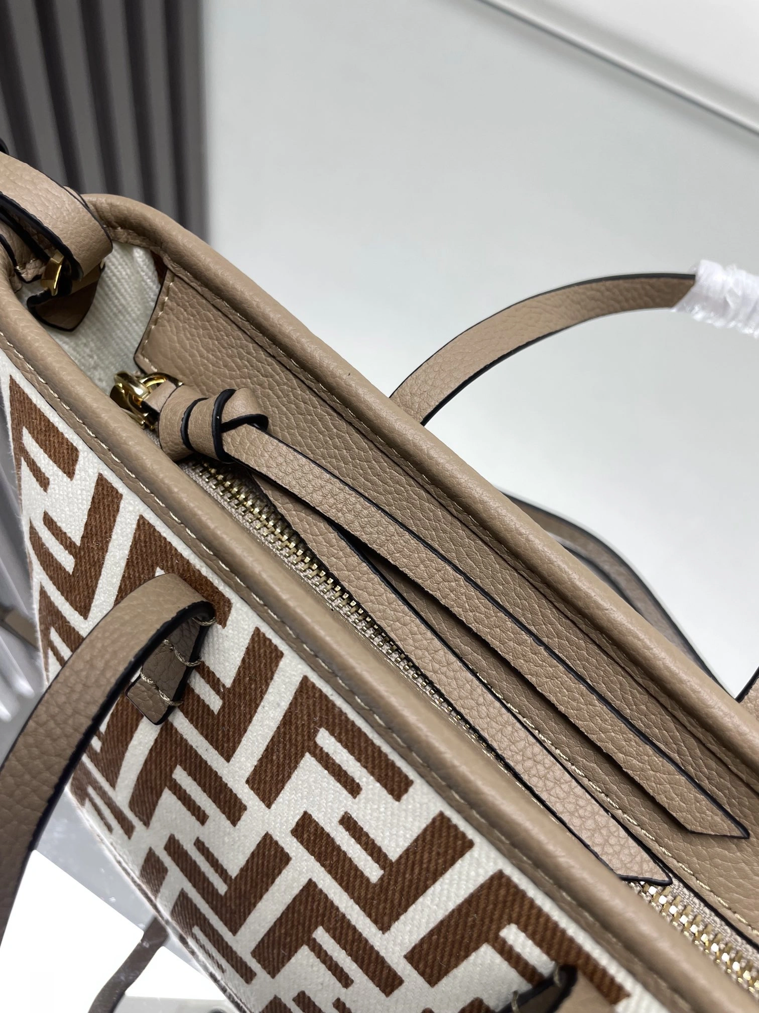 SunProtective Fendi Shopping Bags 69662