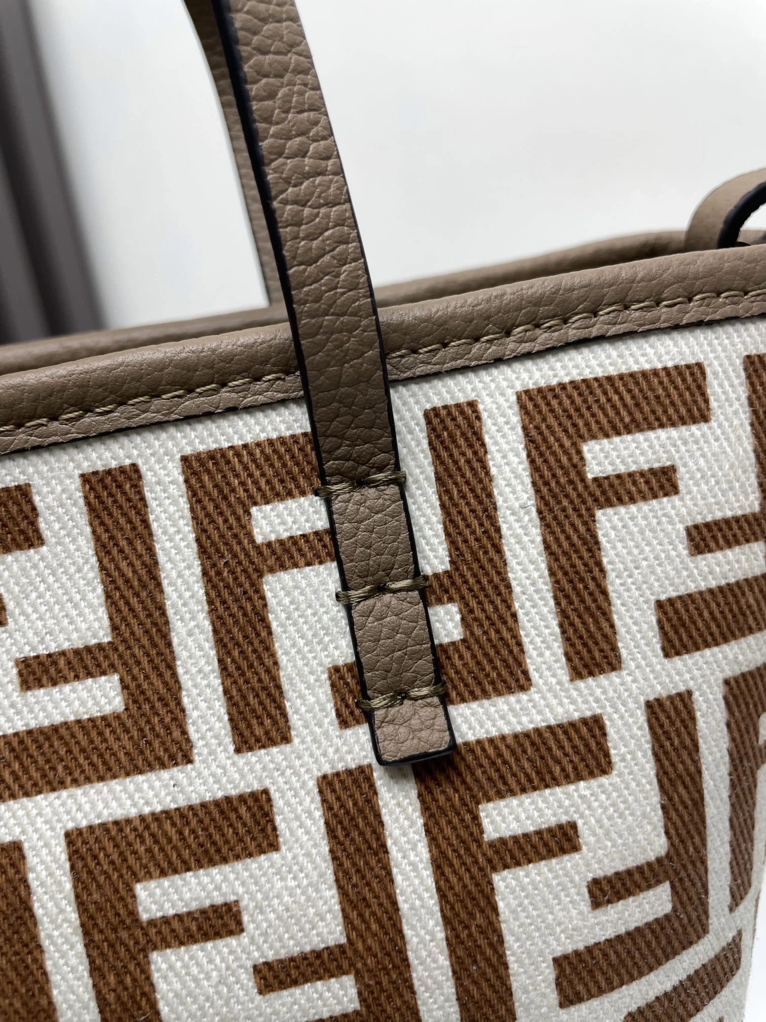 SunProtective Fendi Shopping Bags 69662