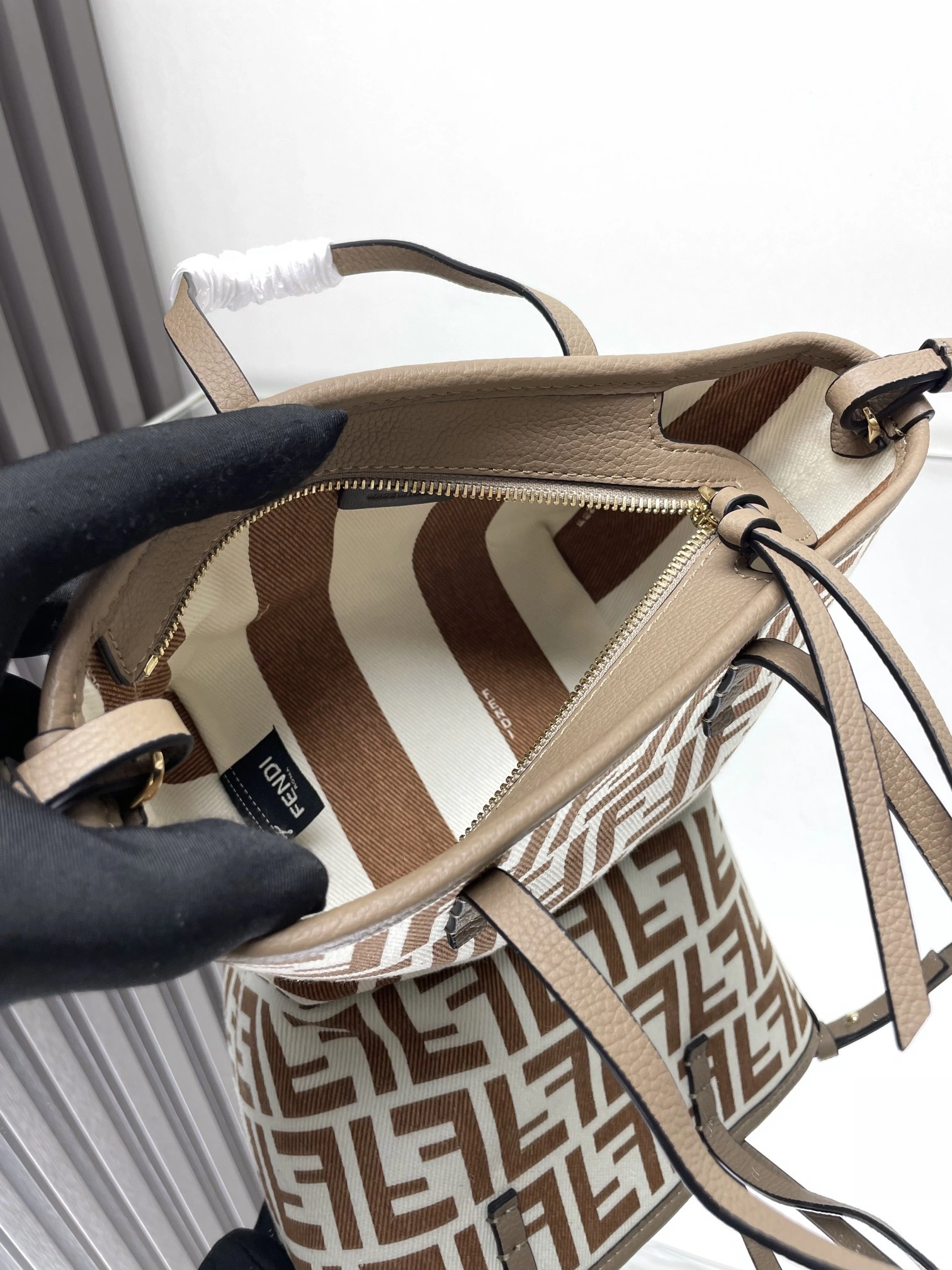 SunProtective Fendi Shopping Bags 69662