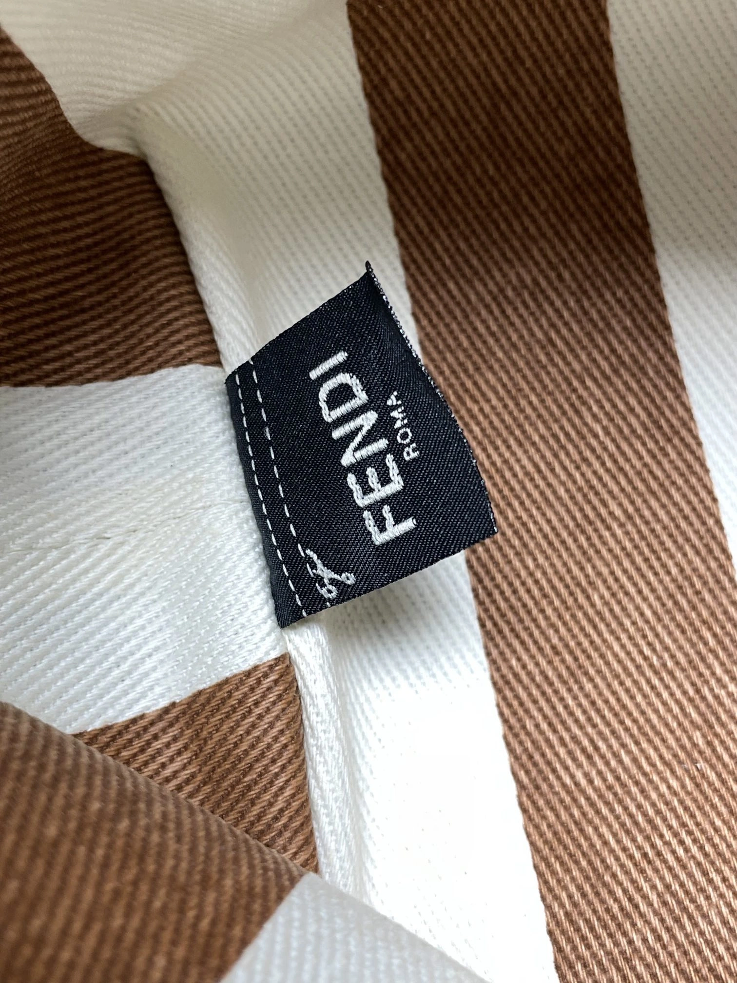 SunProtective Fendi Shopping Bags 69662