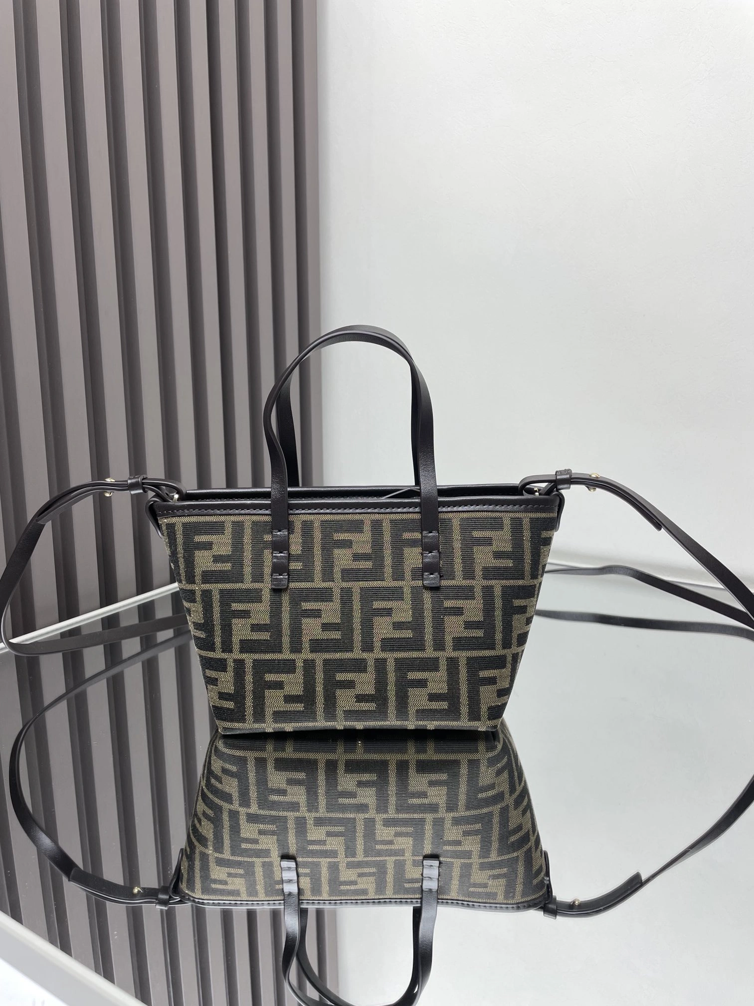 Unisex Fendi Shopping Bags 69652