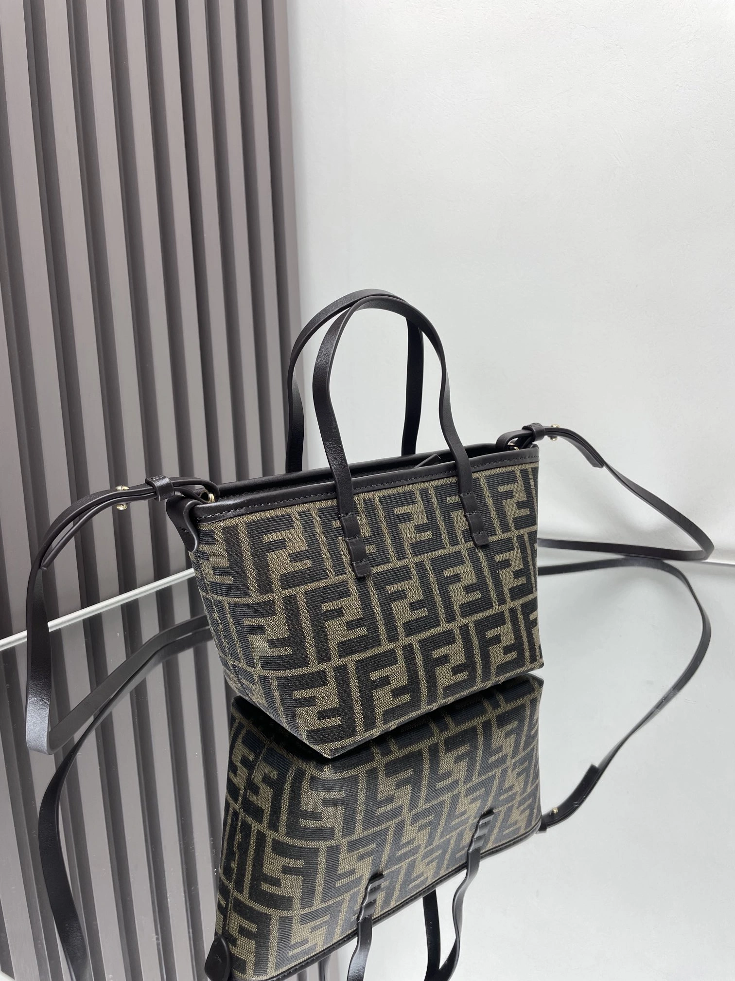 Unisex Fendi Shopping Bags 69652
