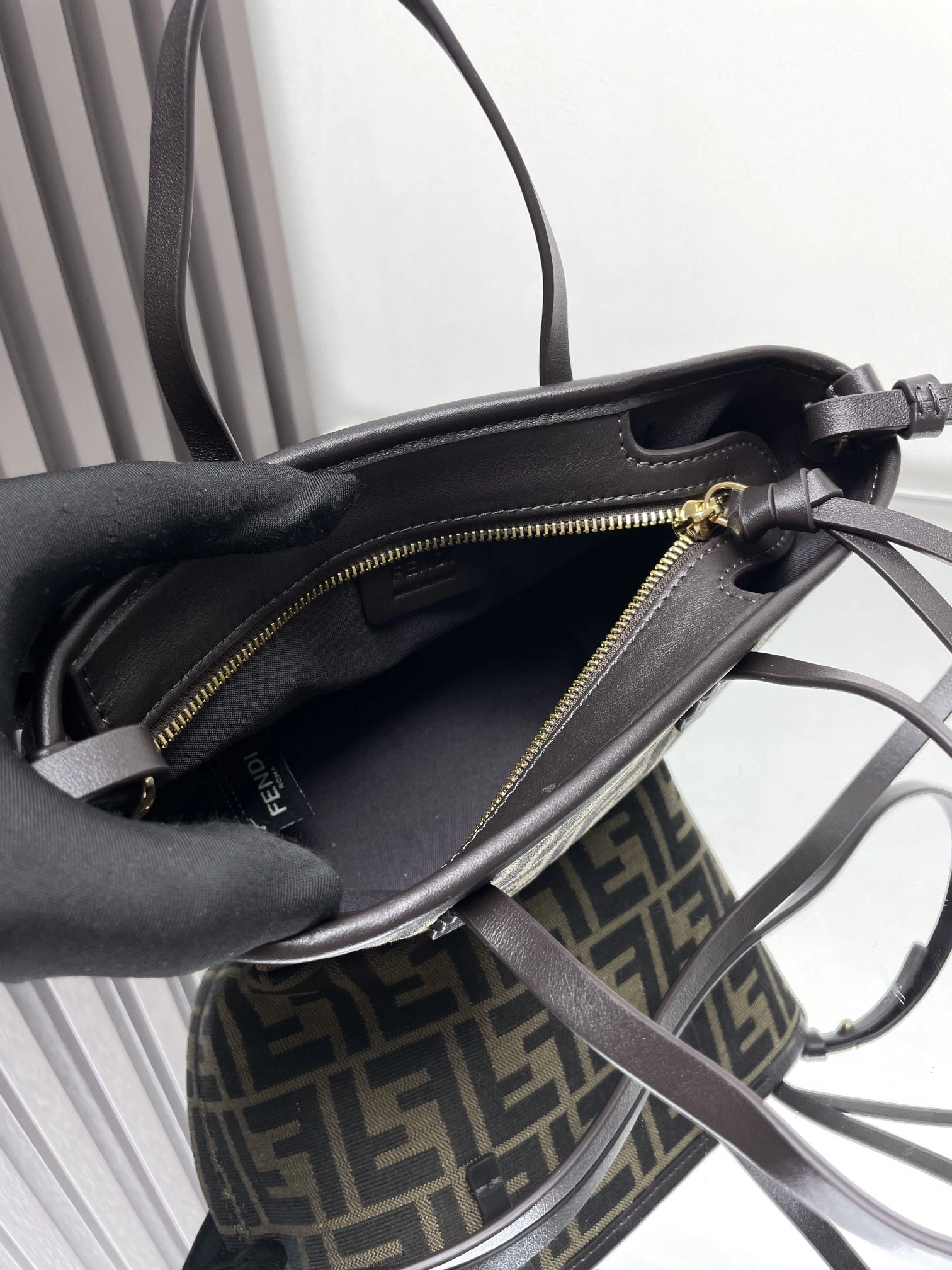 Unisex Fendi Shopping Bags 69652