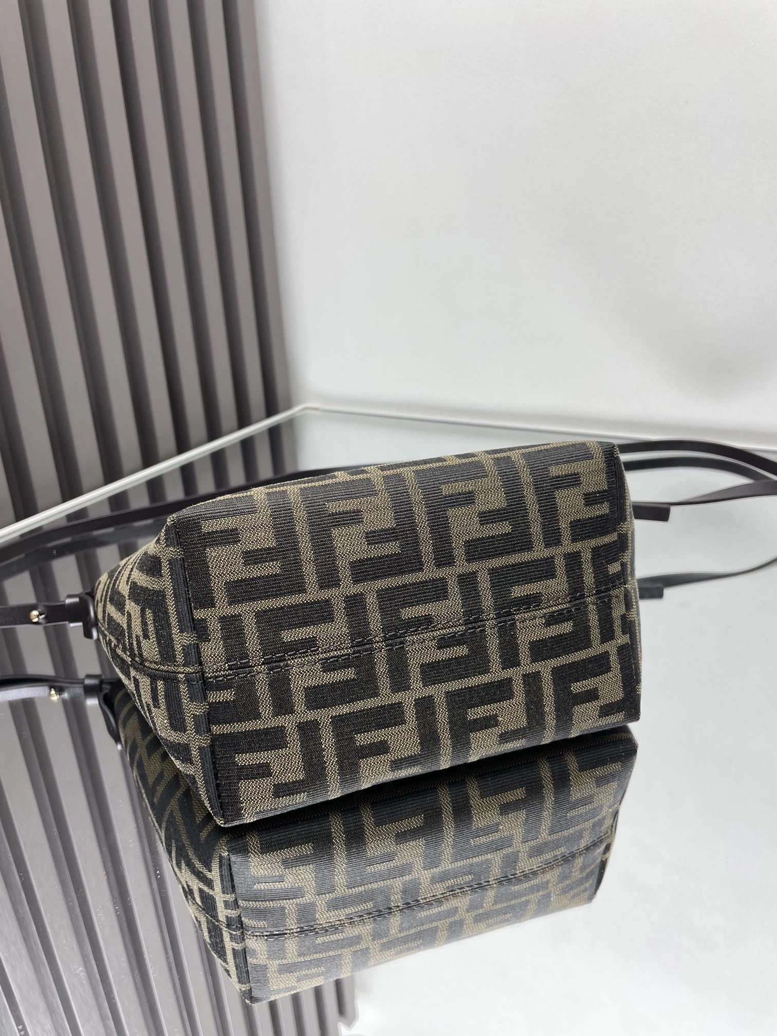 Unisex Fendi Shopping Bags 69652