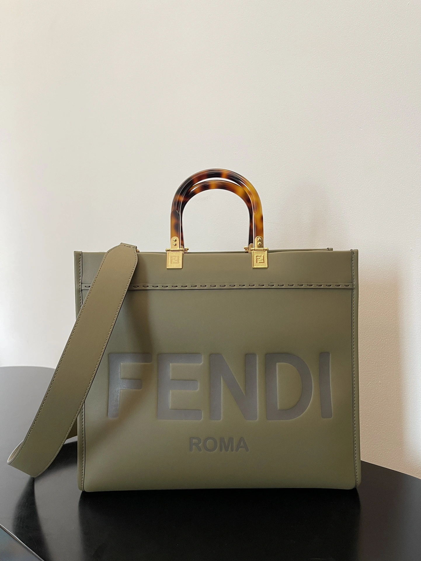 Refined Fendi Shopping Bags 69648