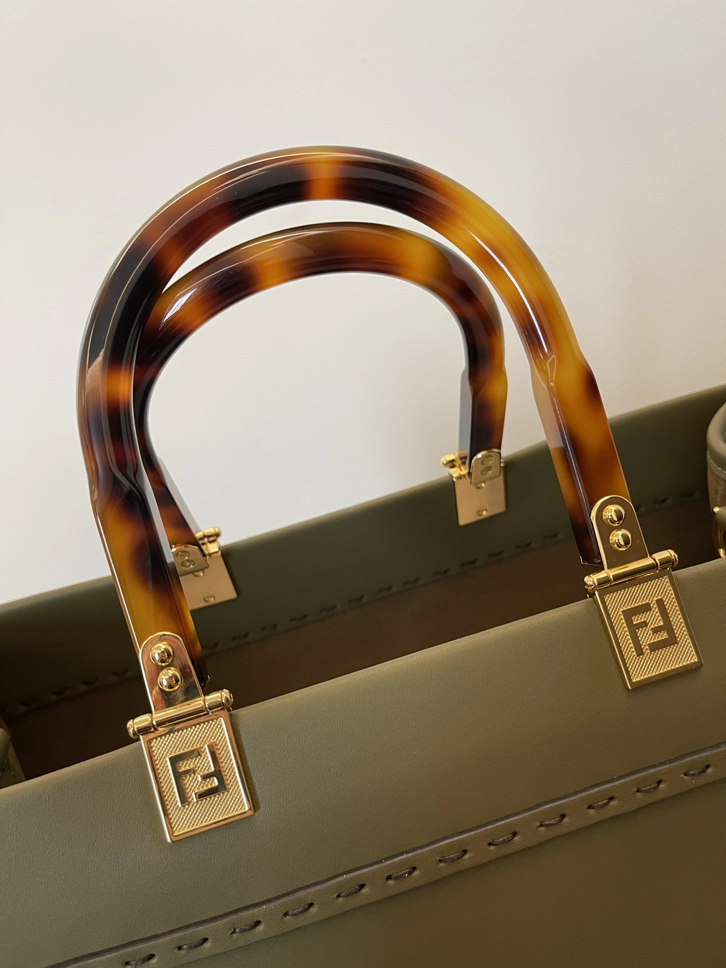 Refined Fendi Shopping Bags 69648