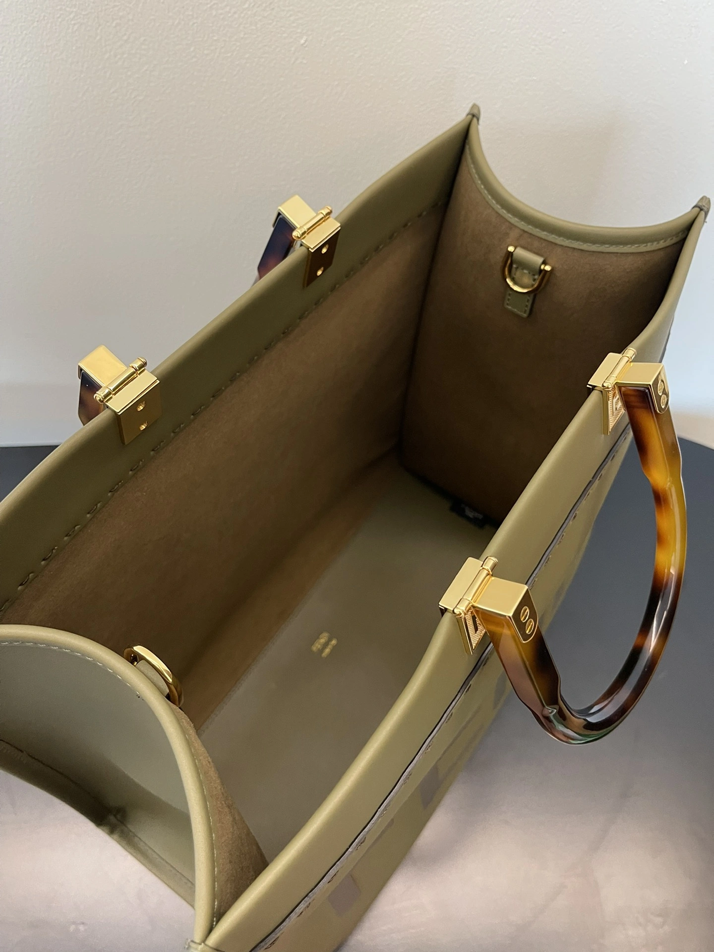 Refined Fendi Shopping Bags 69648
