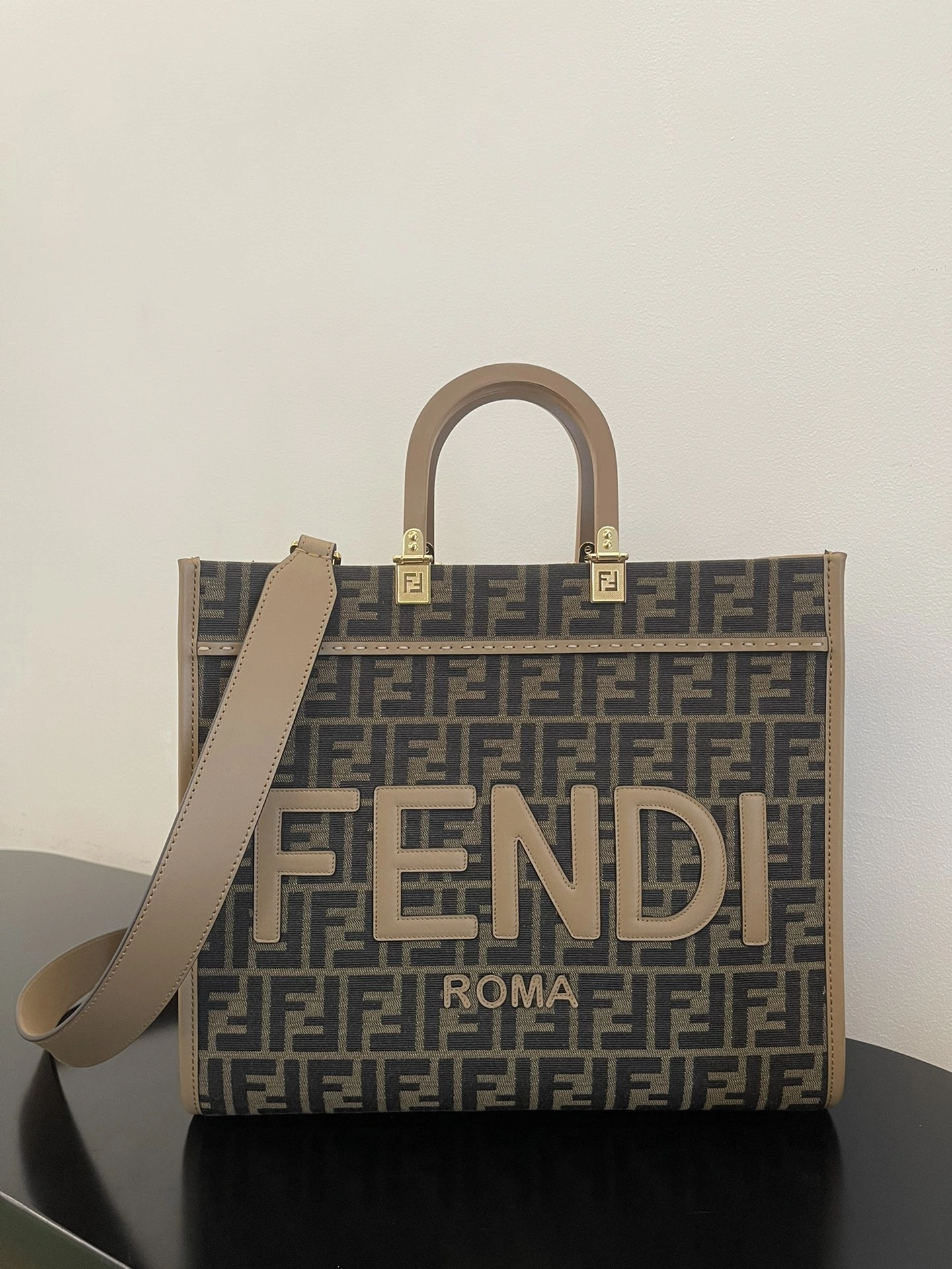 AllSeason Fendi Shopping Bags 69650