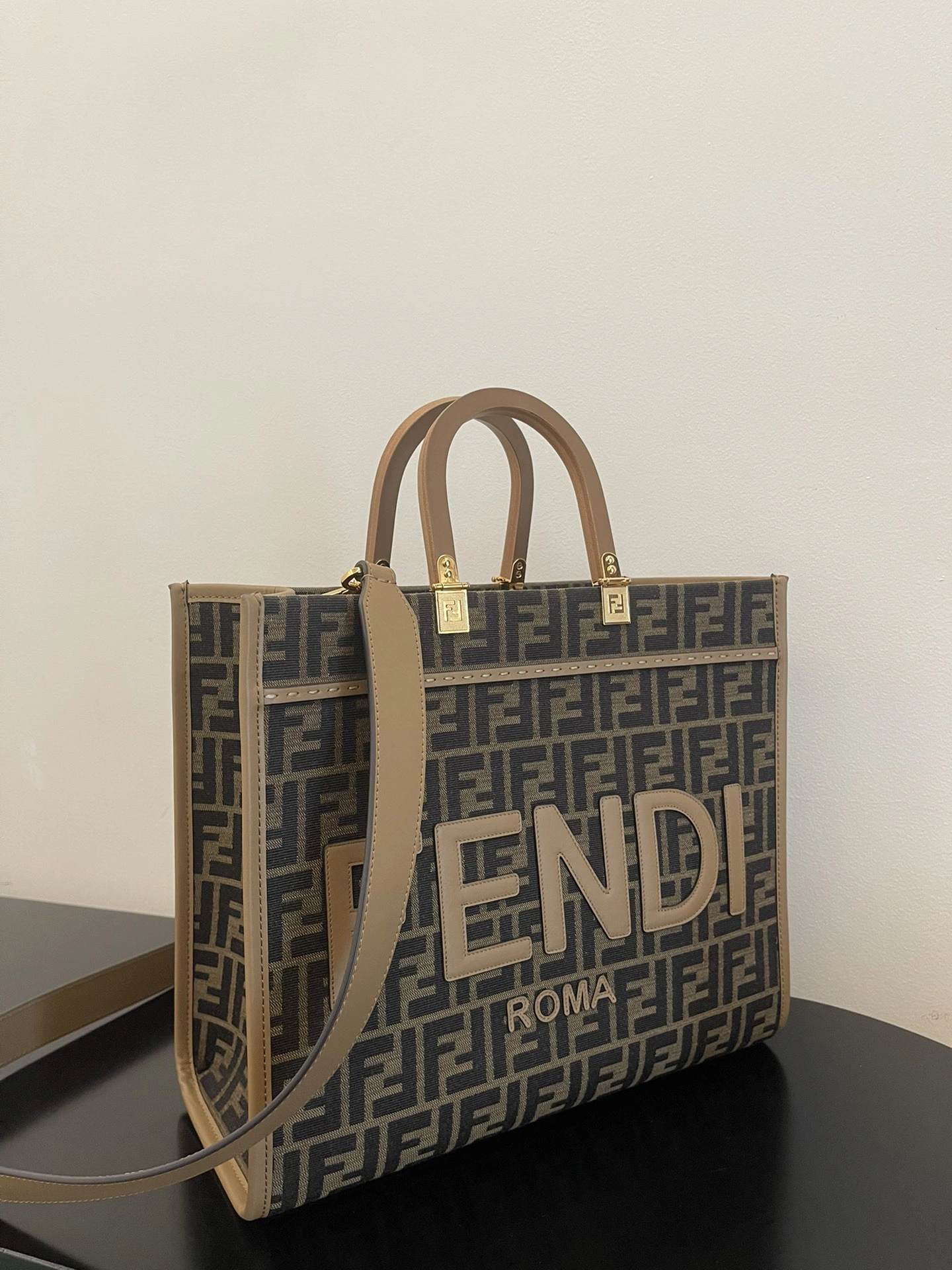 AllSeason Fendi Shopping Bags 69650