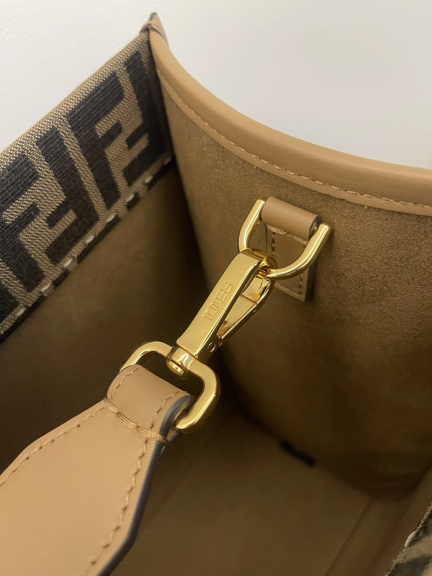 AllSeason Fendi Shopping Bags 69650