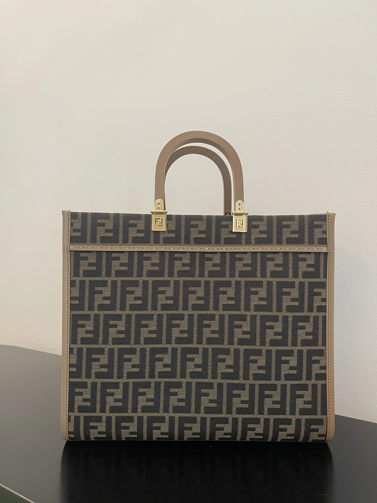 AllSeason Fendi Shopping Bags 69650