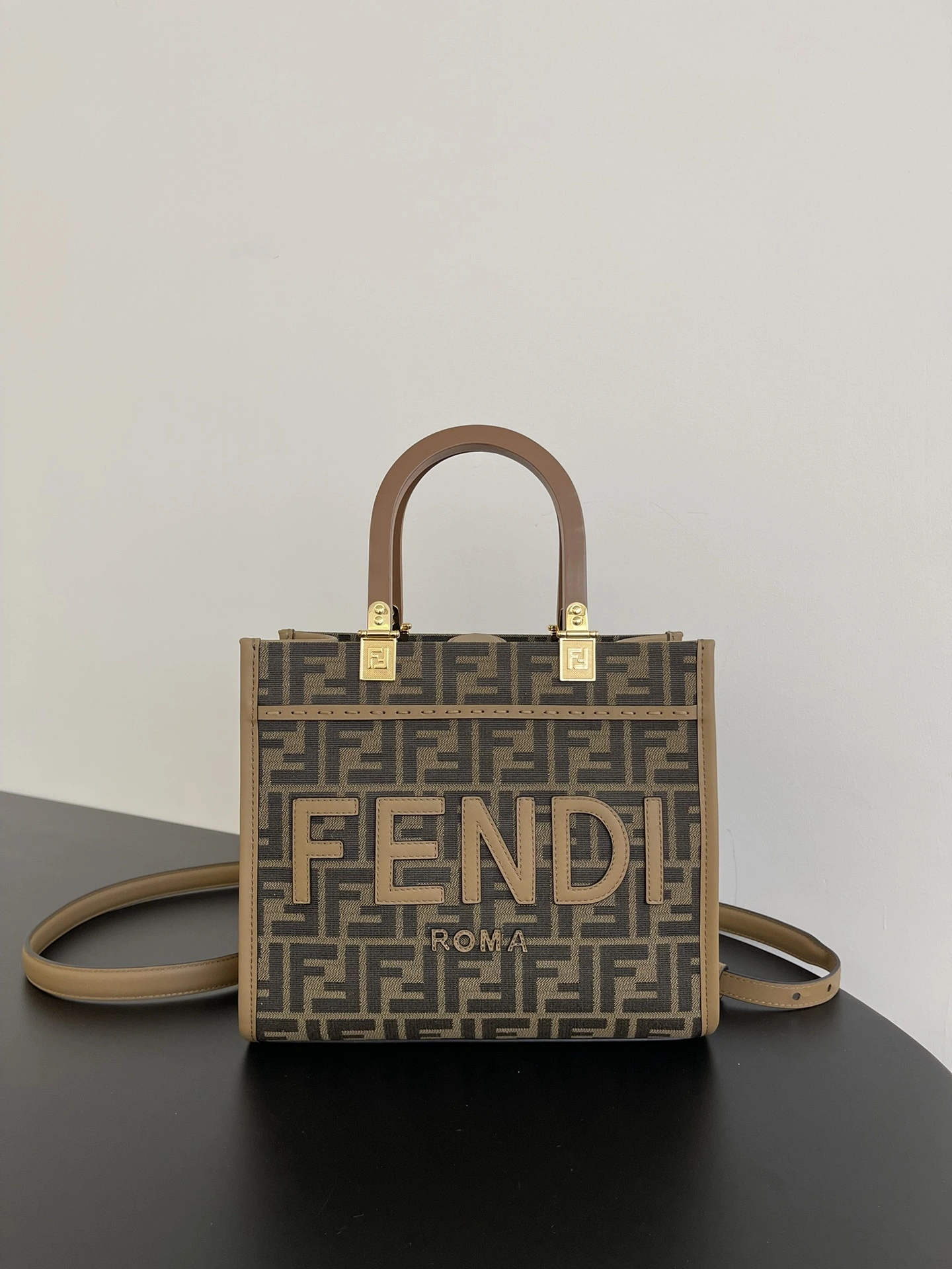 Fendi Shopping Bags Contemporary 69657