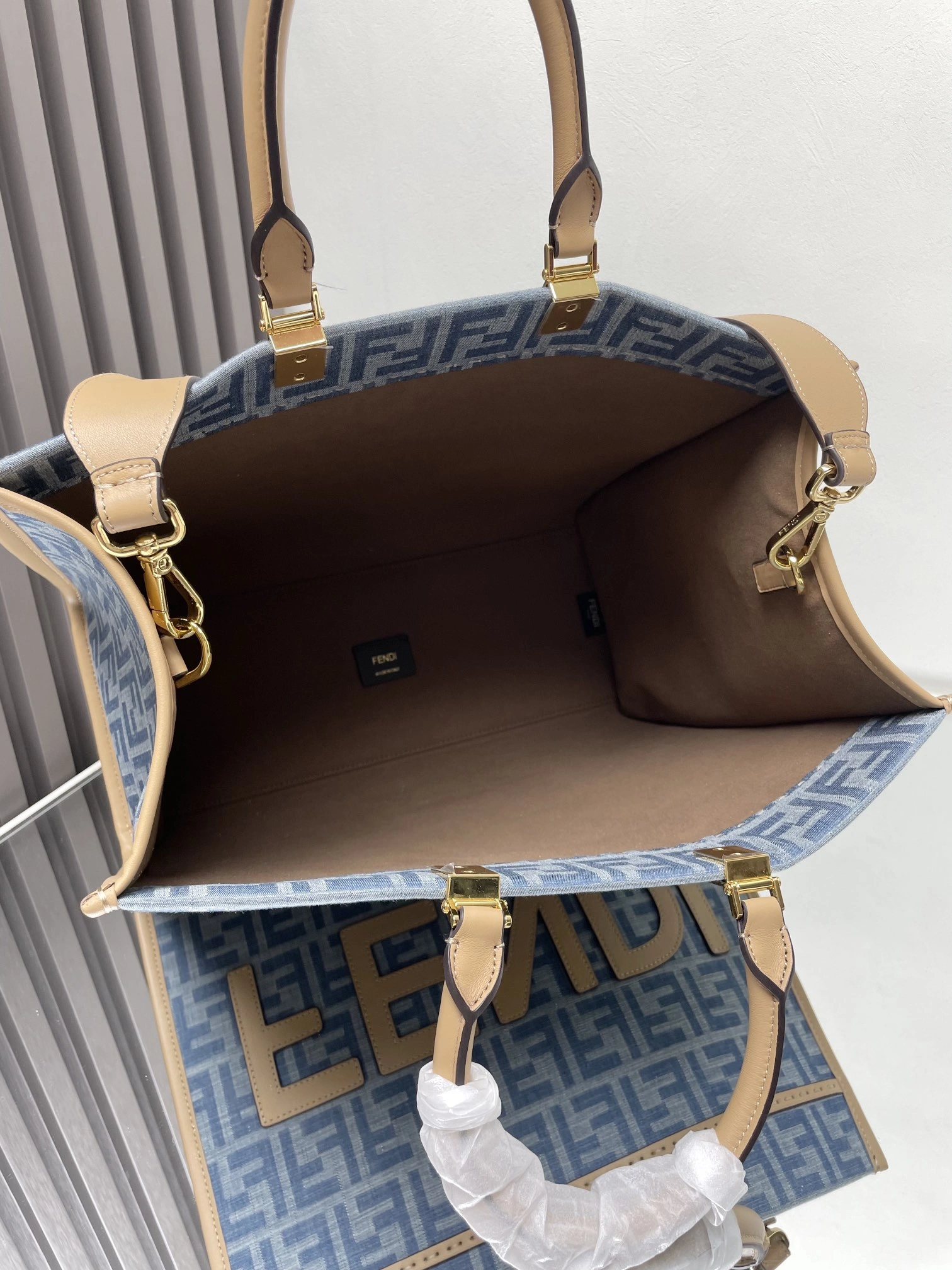 Snug Fendi Shopping Bags 69687