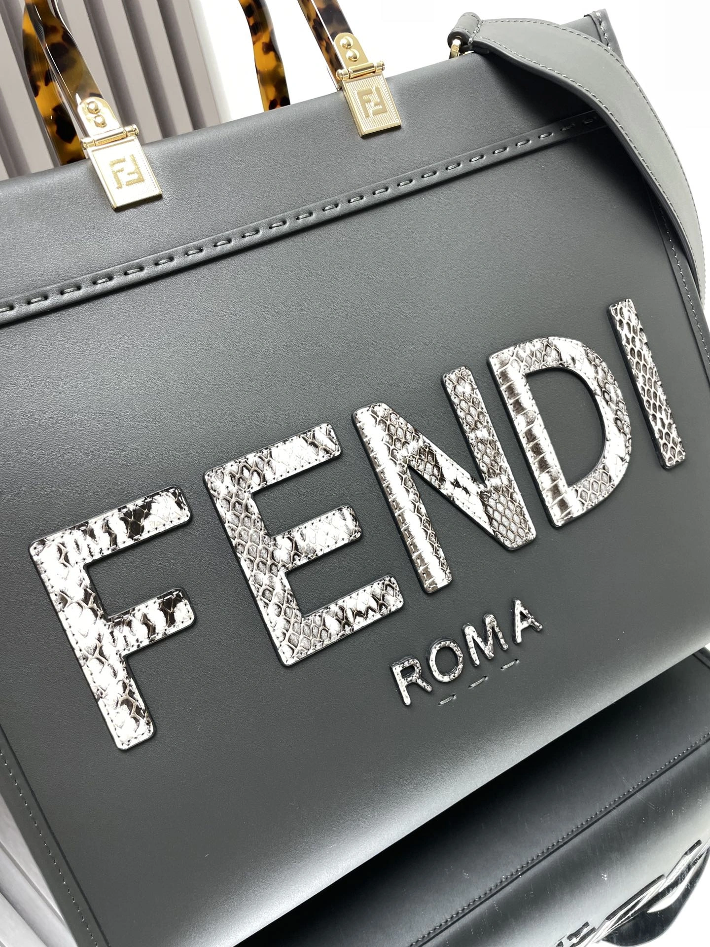 Practical Fendi Shopping Bags 69644