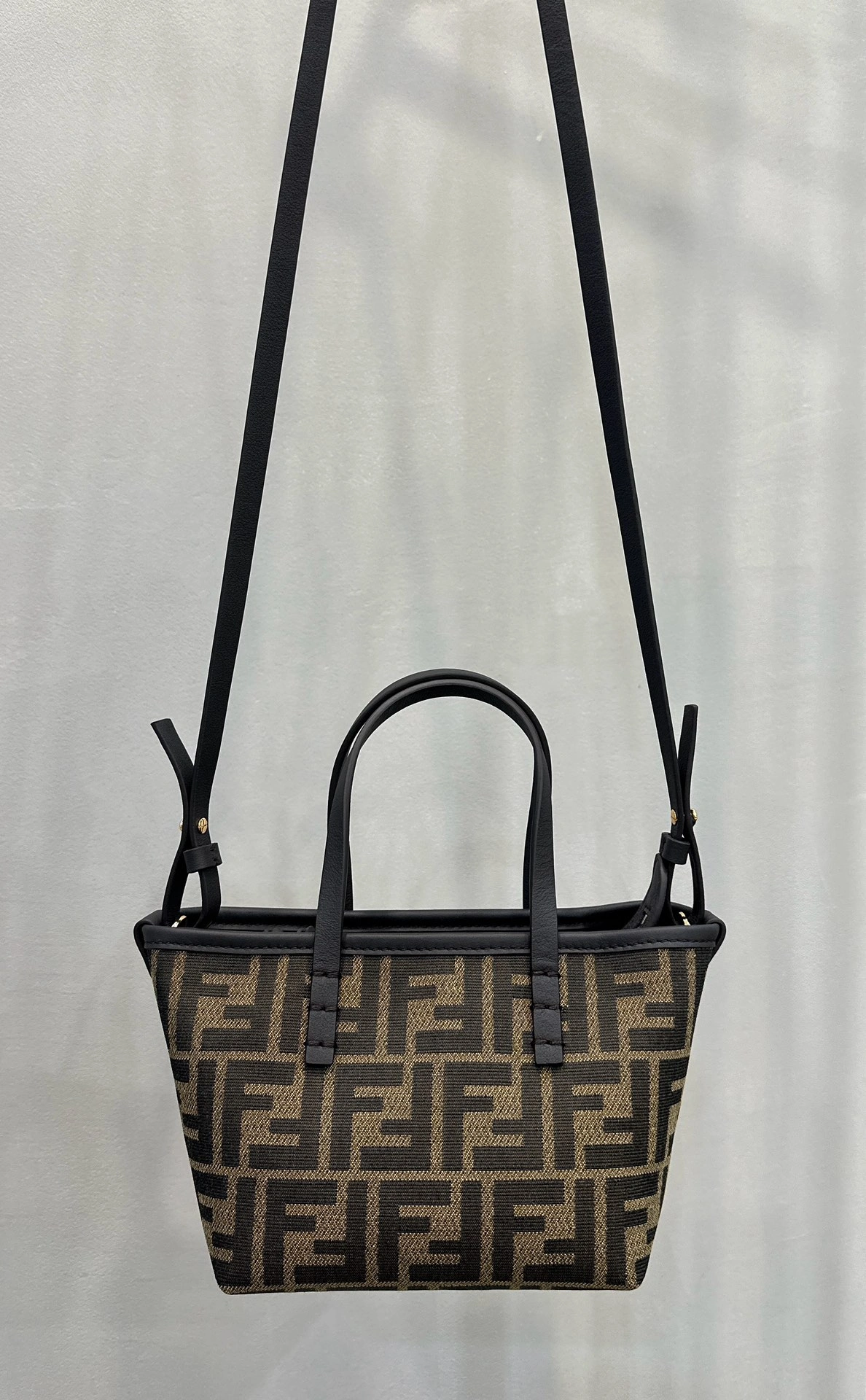 Effortless Fendi Shopping Bags 69639