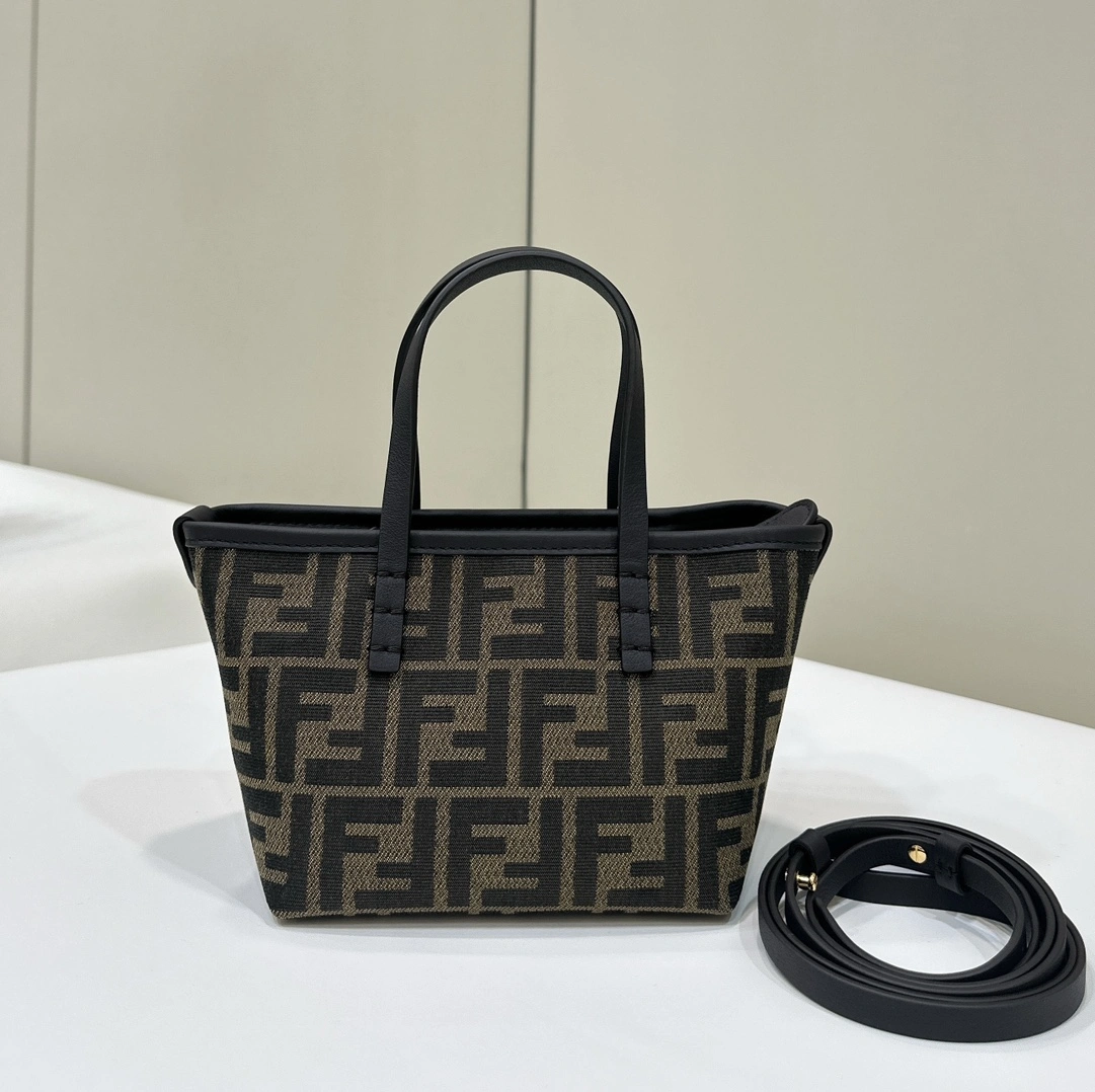 Effortless Fendi Shopping Bags 69639