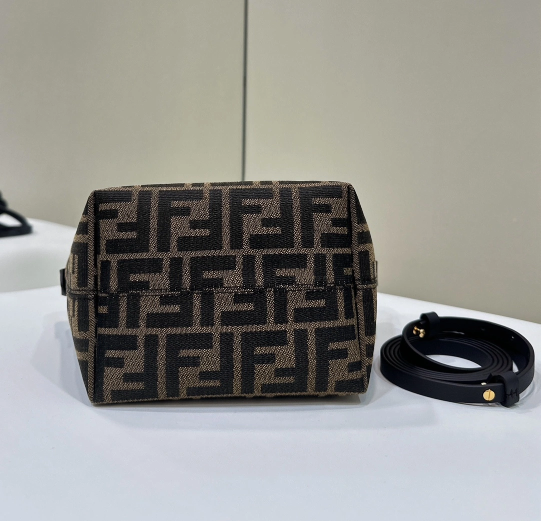 Effortless Fendi Shopping Bags 69639