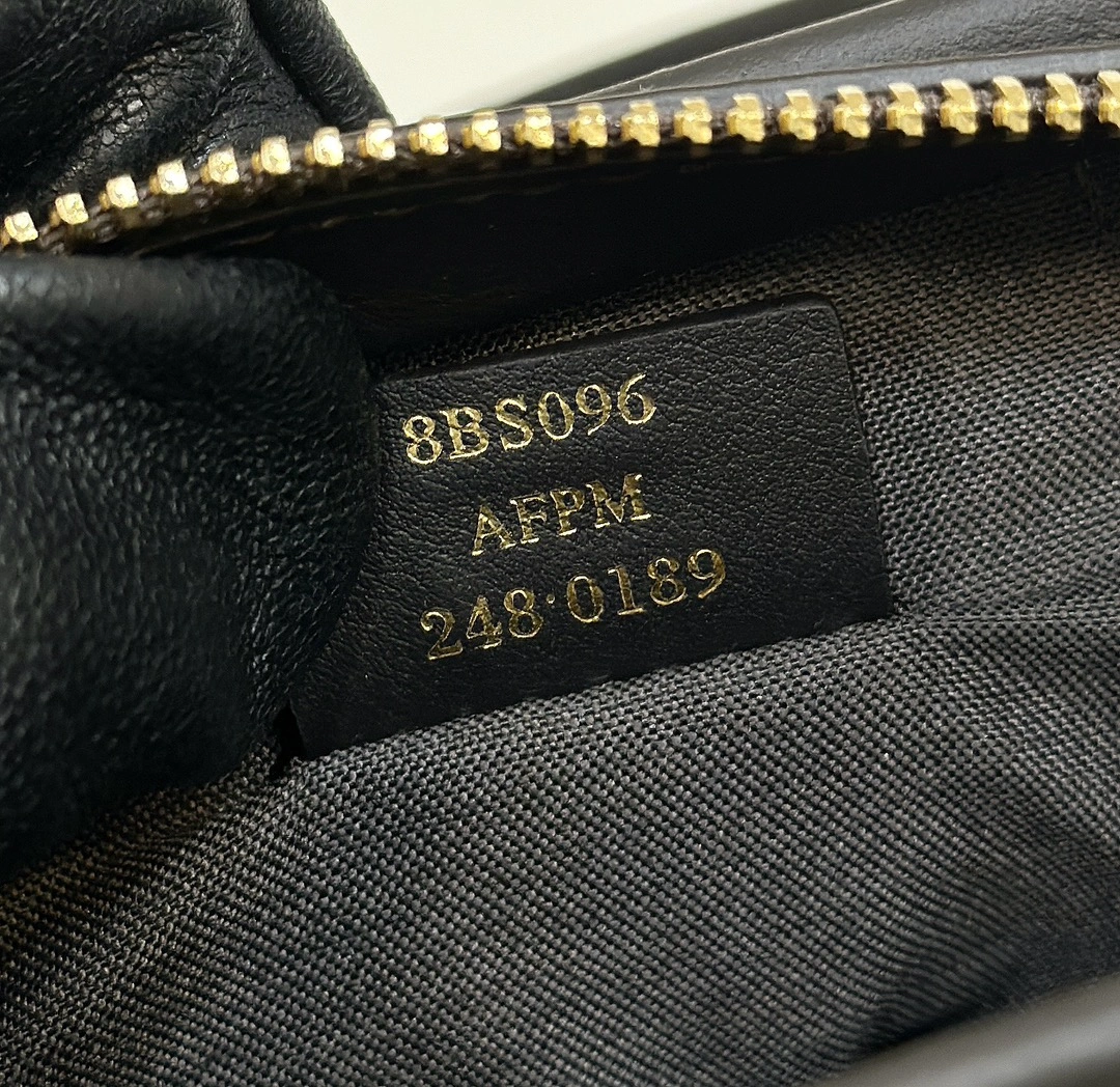 Effortless Fendi Shopping Bags 69639