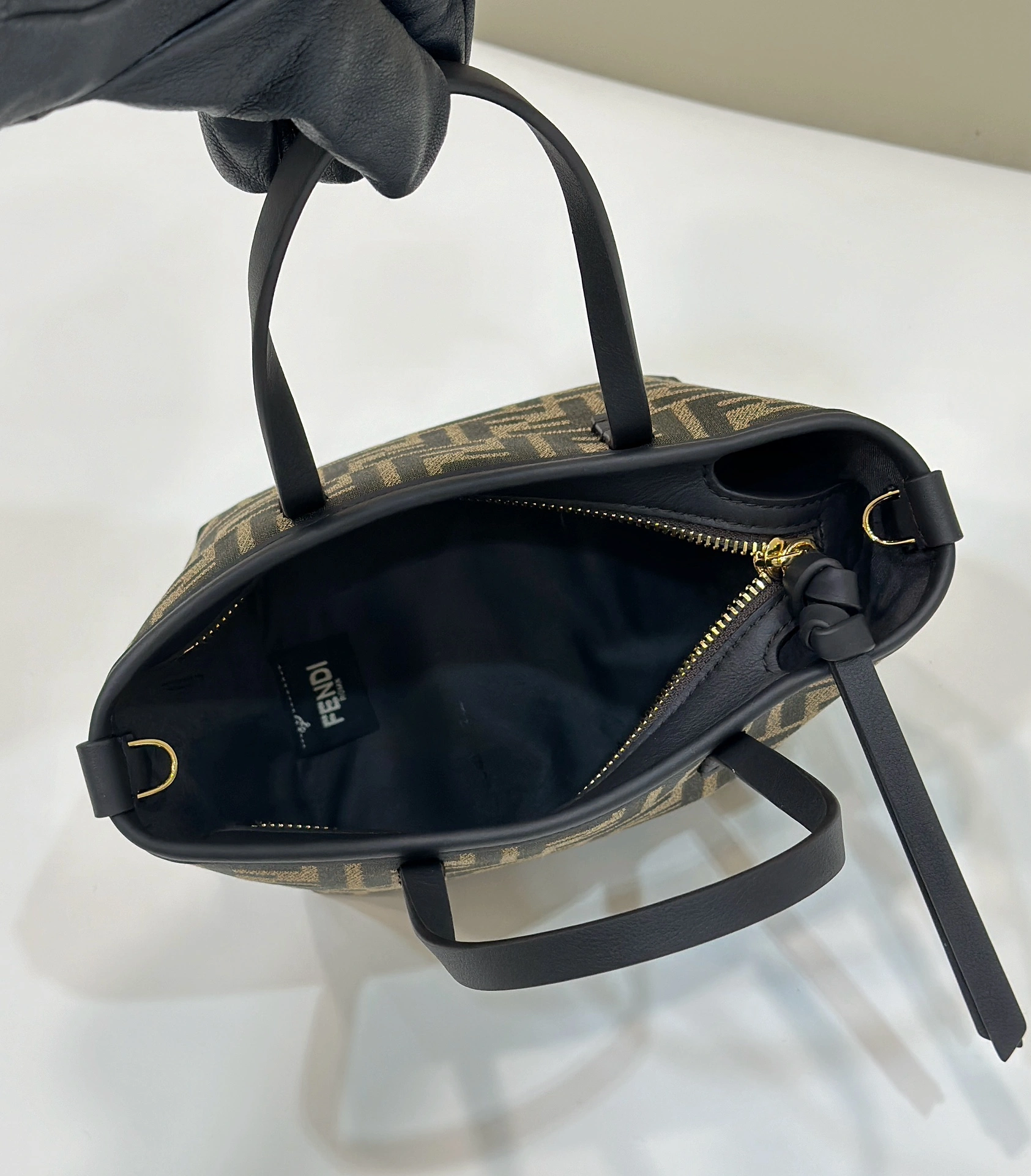 Effortless Fendi Shopping Bags 69639