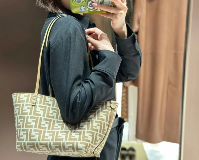 Fendi Shopping Bags Casual 57466