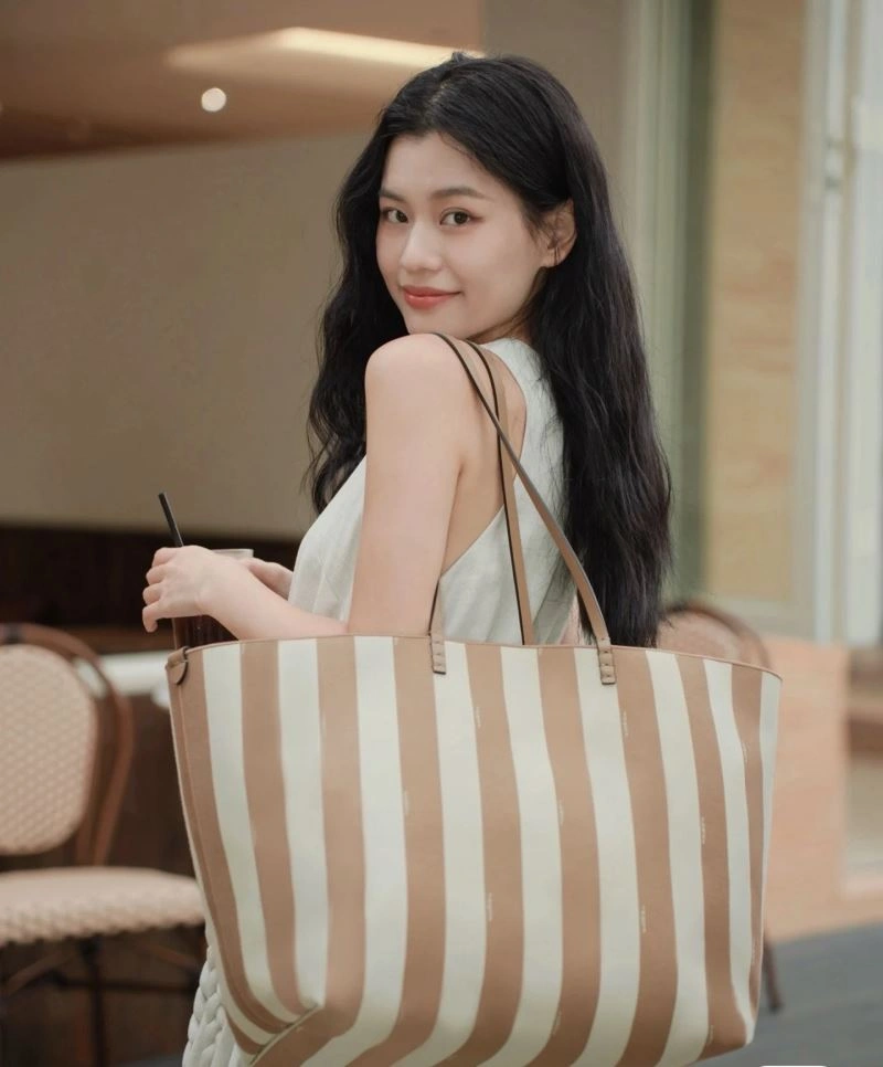 SmoothTexture Fendi Shopping Bags 57463