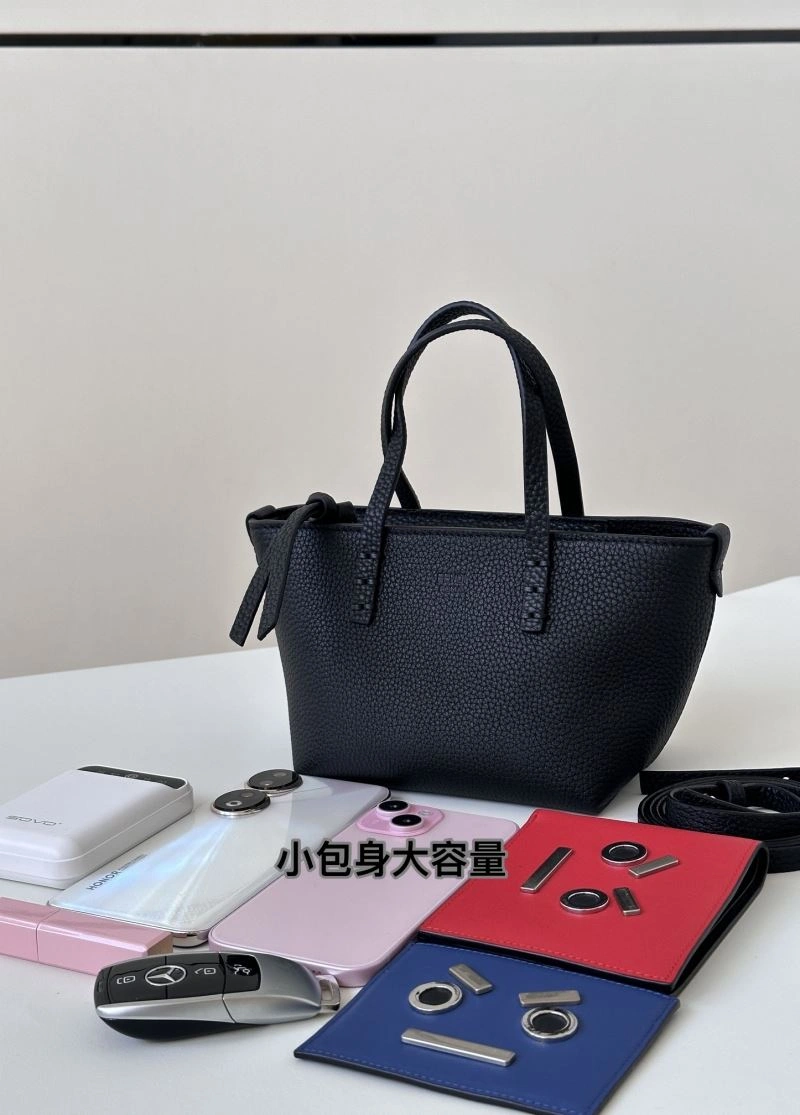 Unisex Fendi Shopping Bags 57442