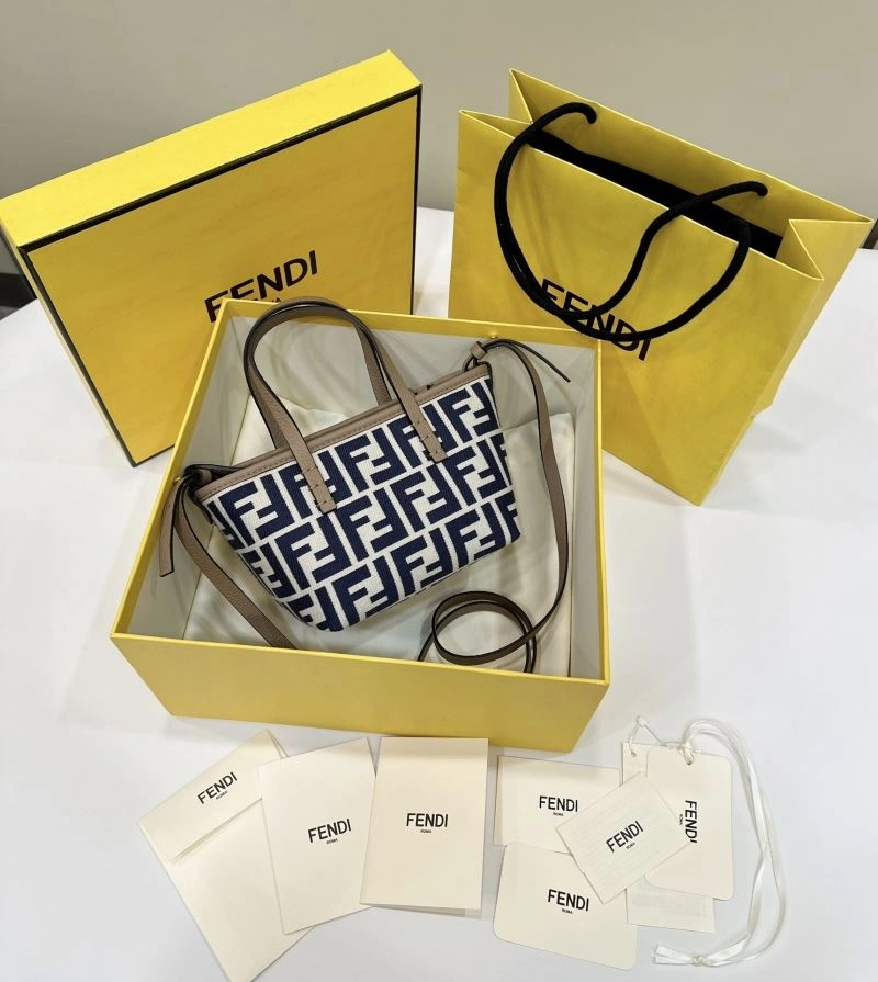 ZipUp Fendi Shopping Bags 57427