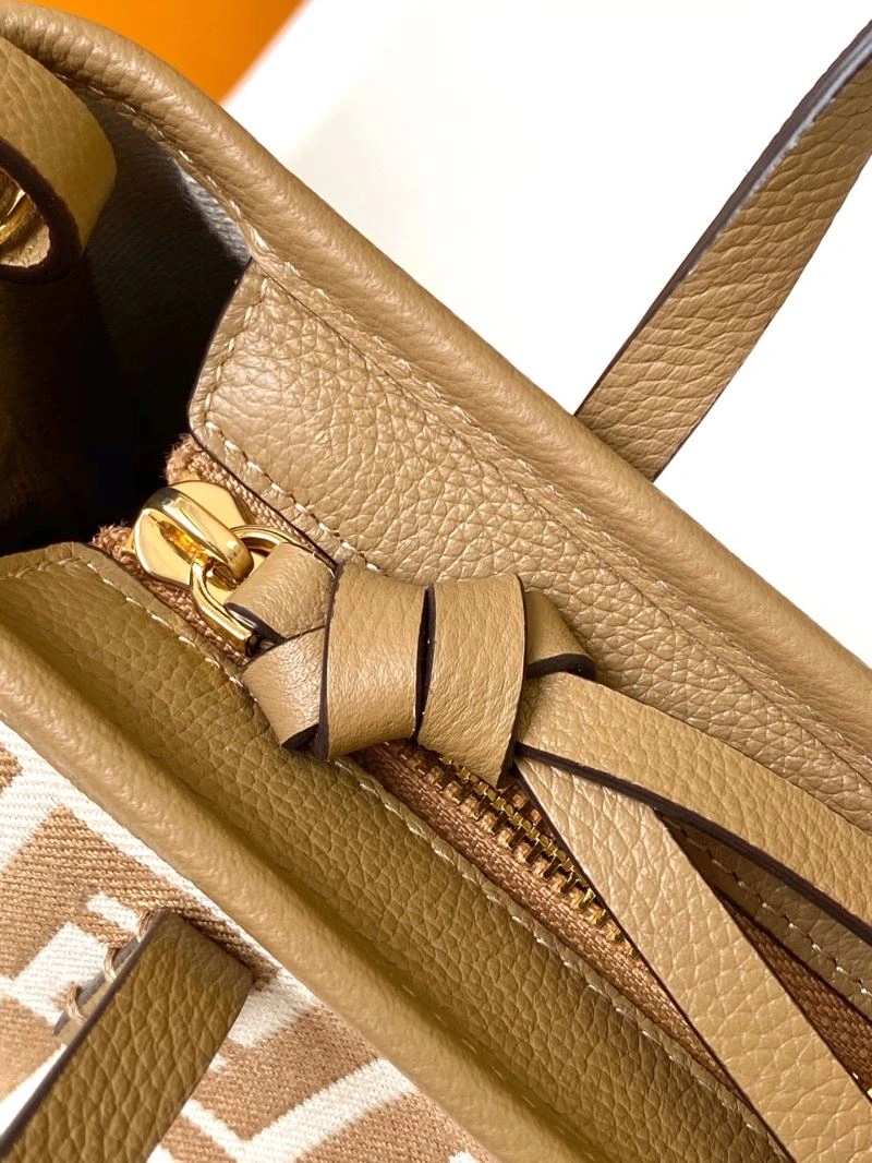Fendi Shopping Bags AllSeason 57470
