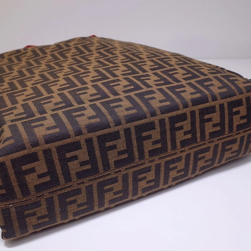 Sporty Fendi Shopping Bags 59297