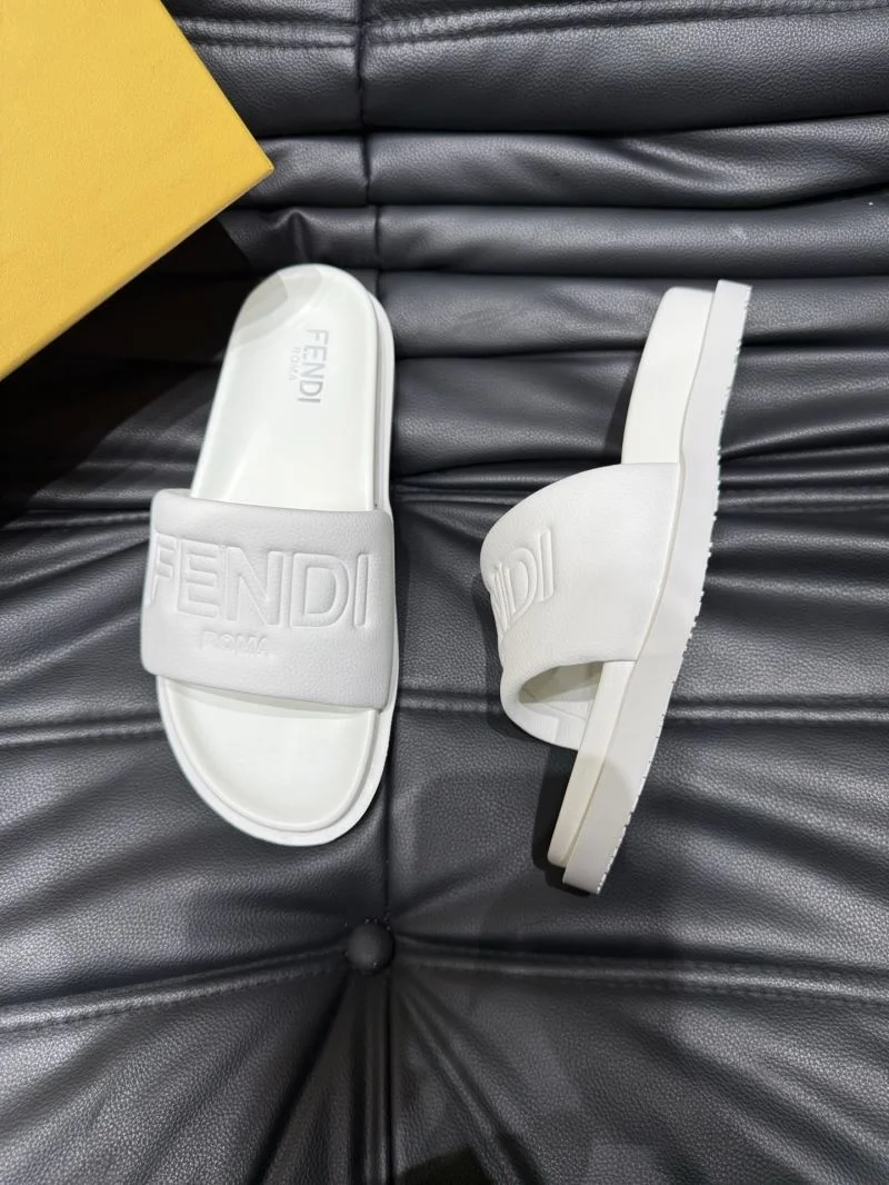 Sleek Fendi Slippers 23187