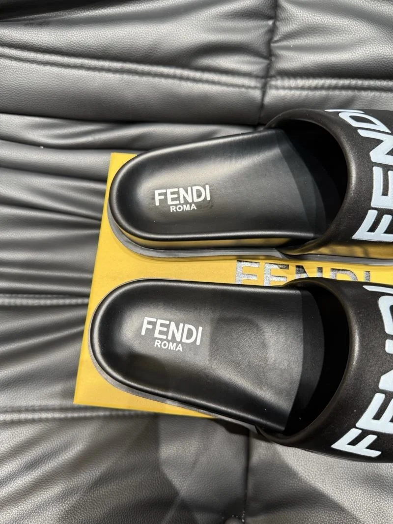 Fendi Slippers Bold 23183