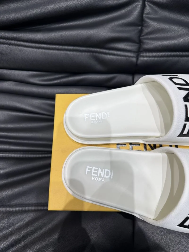 Casual Fendi Slippers 23189